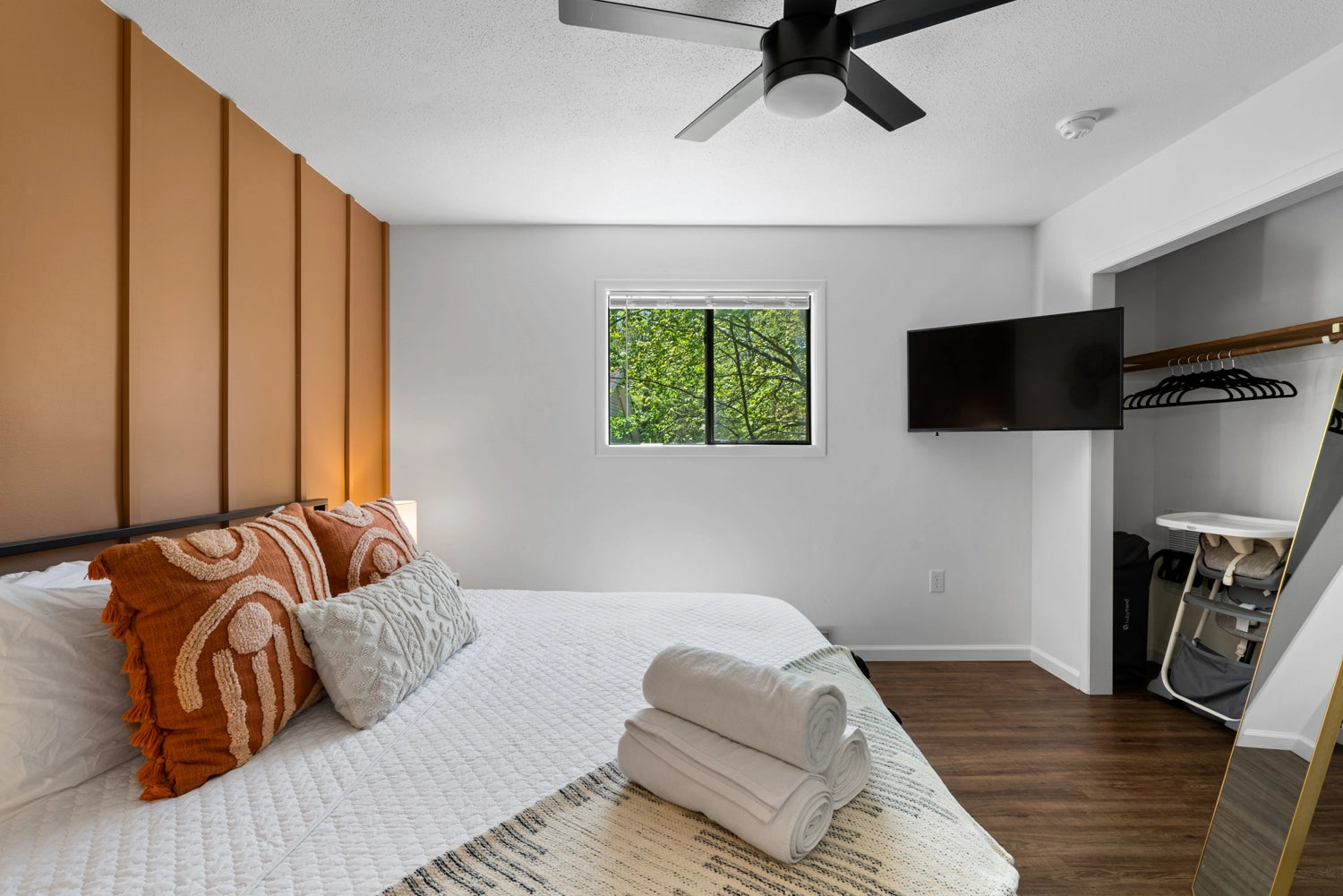 Airbnb Photography: Tranquil Poconos Cabin in Tobyhanna, PA