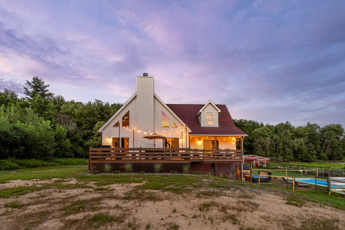 Airbnb Photography in Saugerties, NY | Twilight Mountain Retreat