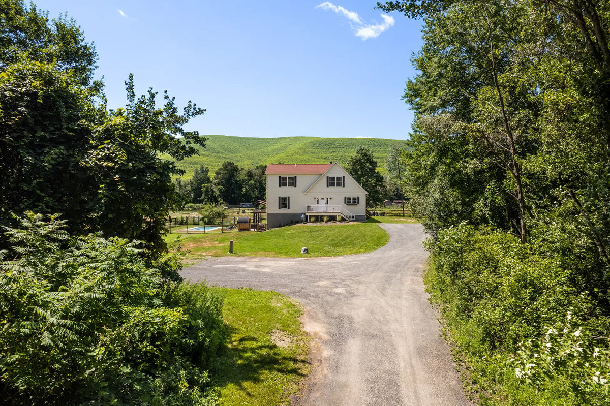 Airbnb Photography in Saugerties, NY | Twilight Mountain Retreat