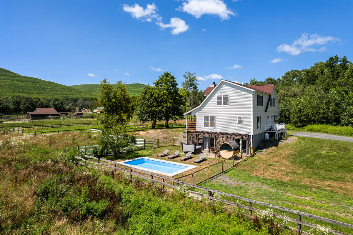 Airbnb Photography in Saugerties, NY | Twilight Mountain Retreat