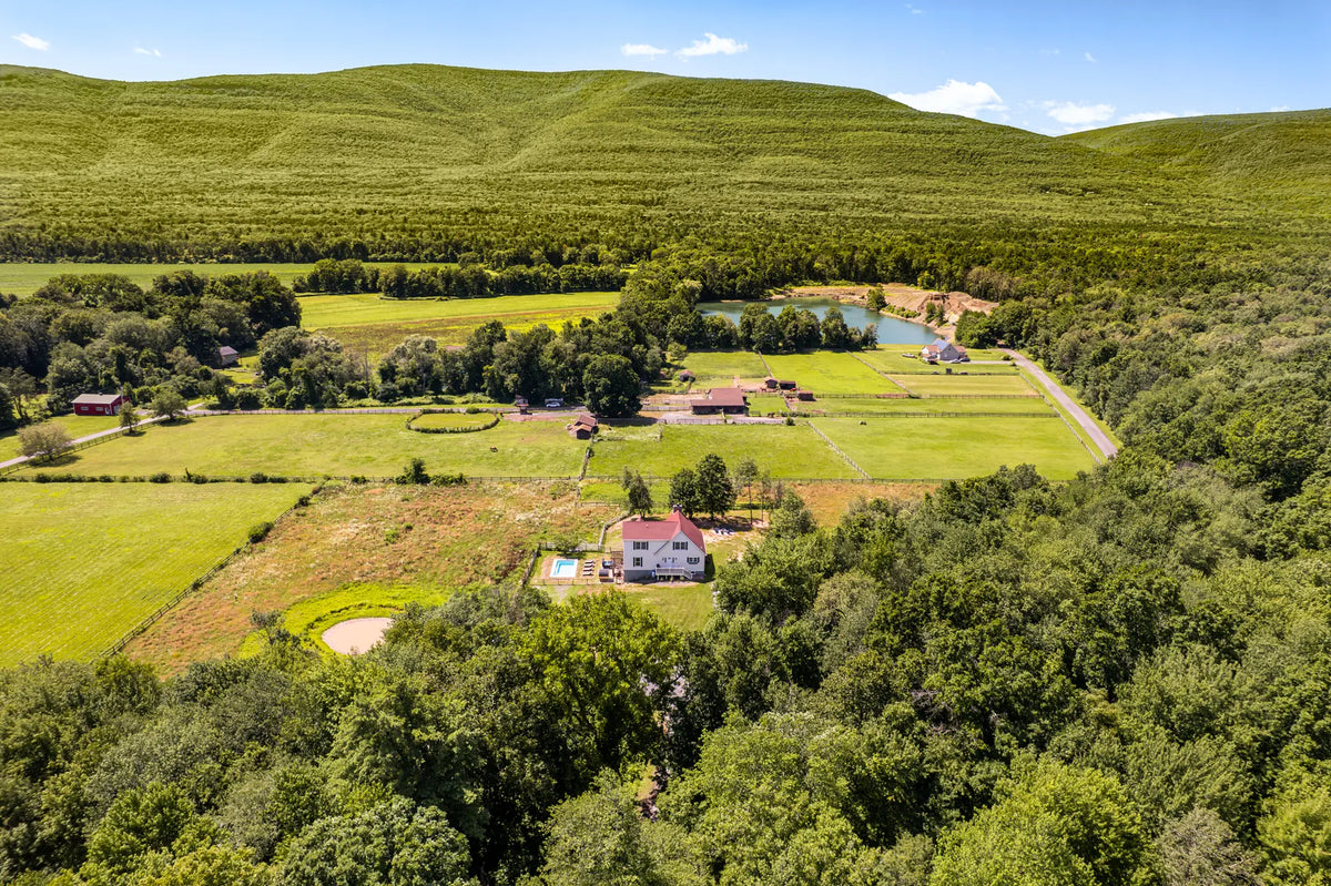Airbnb Photography in Saugerties, NY | Twilight Mountain Retreat