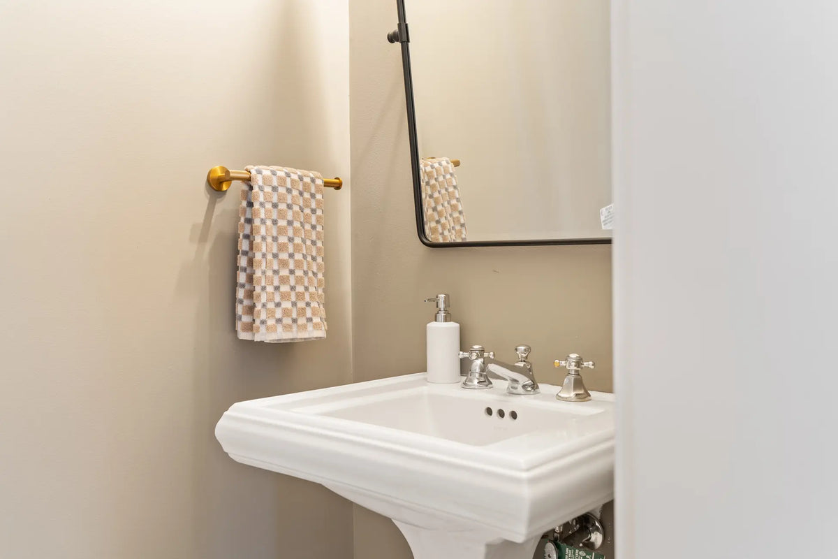 Airbnb Photography in Saugerties, NY | Twilight Mountain Retreat