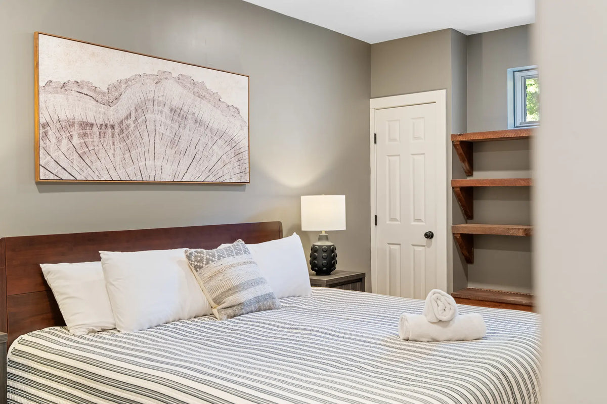 Airbnb Photography in Saugerties, NY | Twilight Mountain Retreat