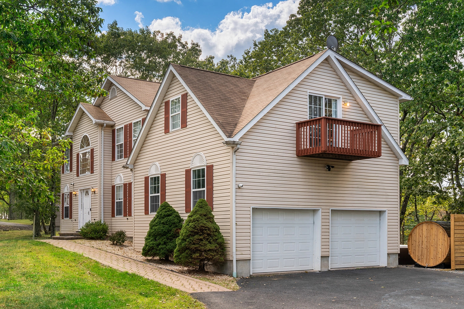 Airbnb Photography: Modern Retreat at Penn Estates, East Stroudsburg