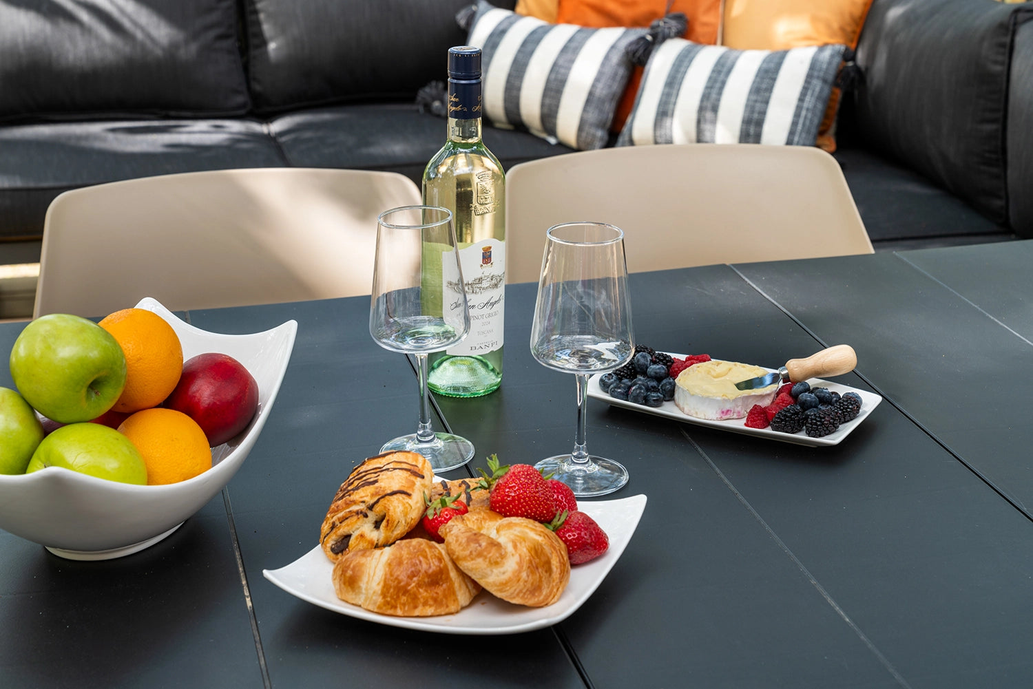 Airbnb Photography: Modern Retreat at Penn Estates, East Stroudsburg