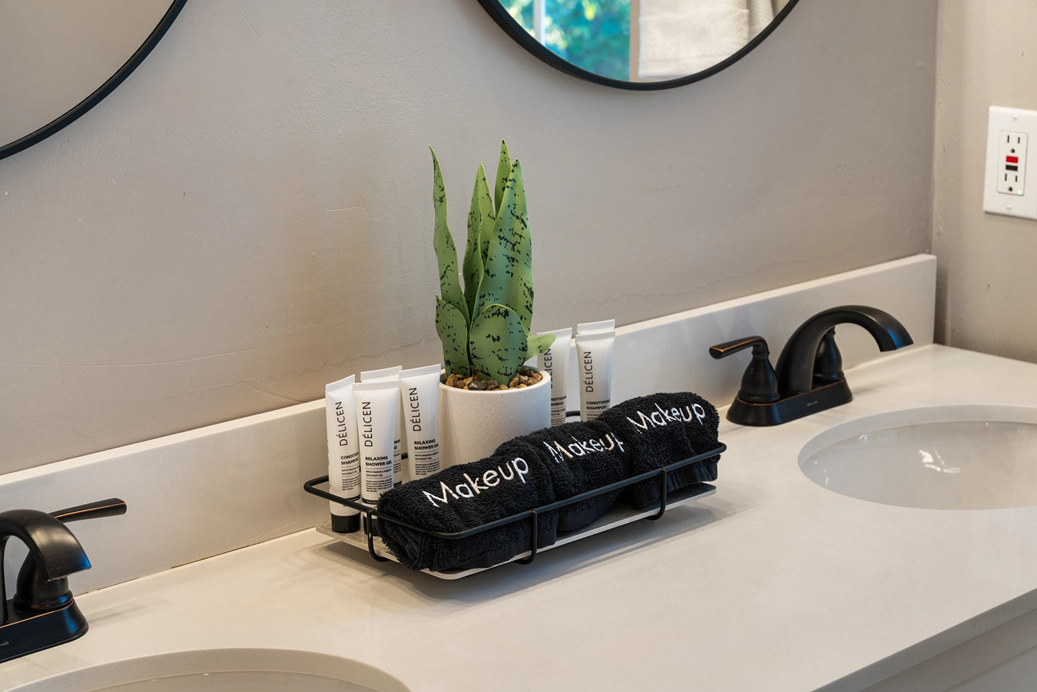 Airbnb Photography: Modern Retreat at Penn Estates, East Stroudsburg