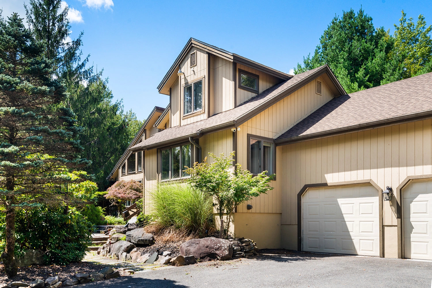 Airbnb Photography: Modern Retreat in Long Pond, PA