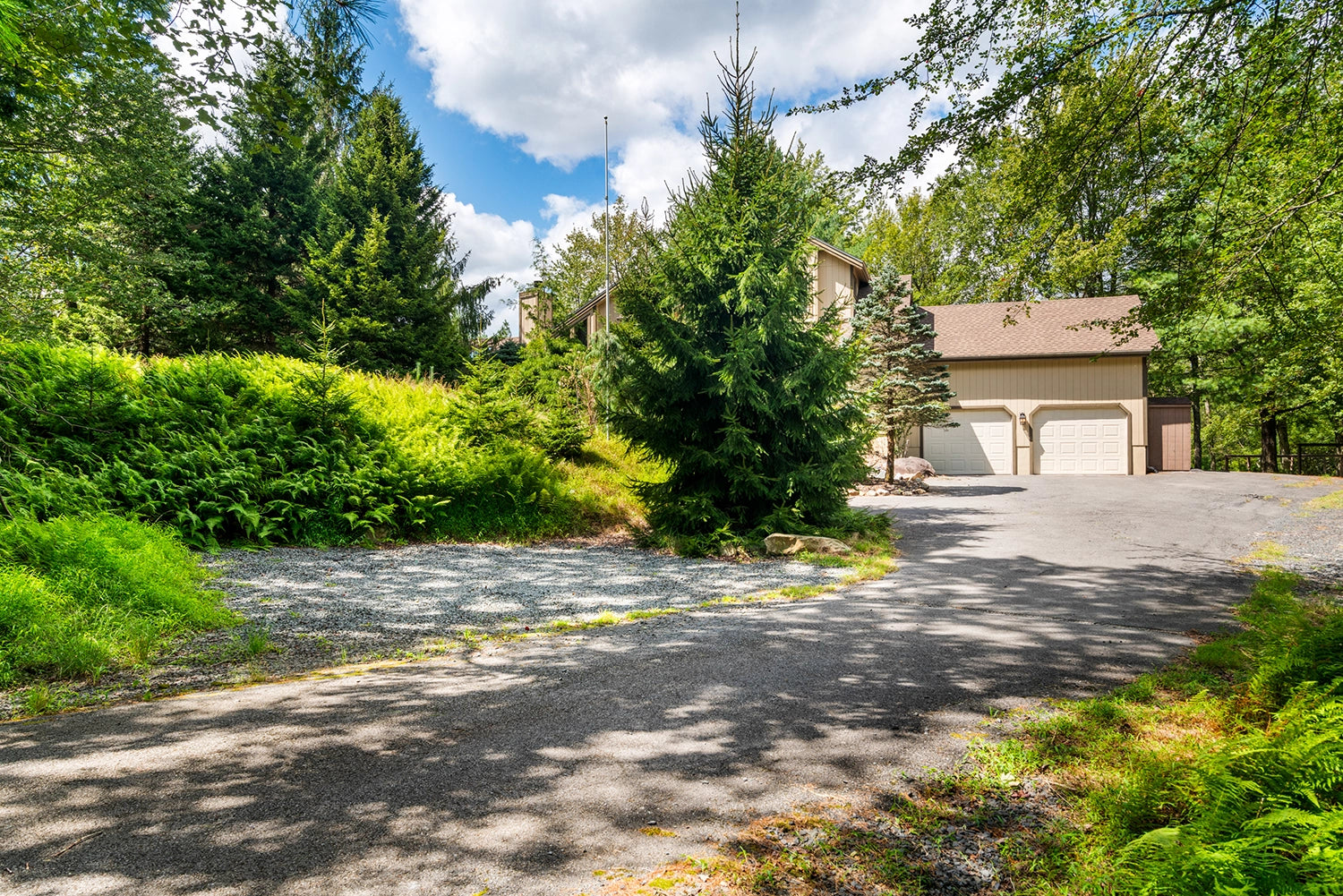 Airbnb Photography: Modern Retreat in Long Pond, PA