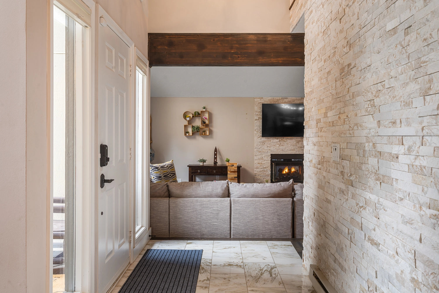 Airbnb Photography: Modern Retreat in Long Pond, PA