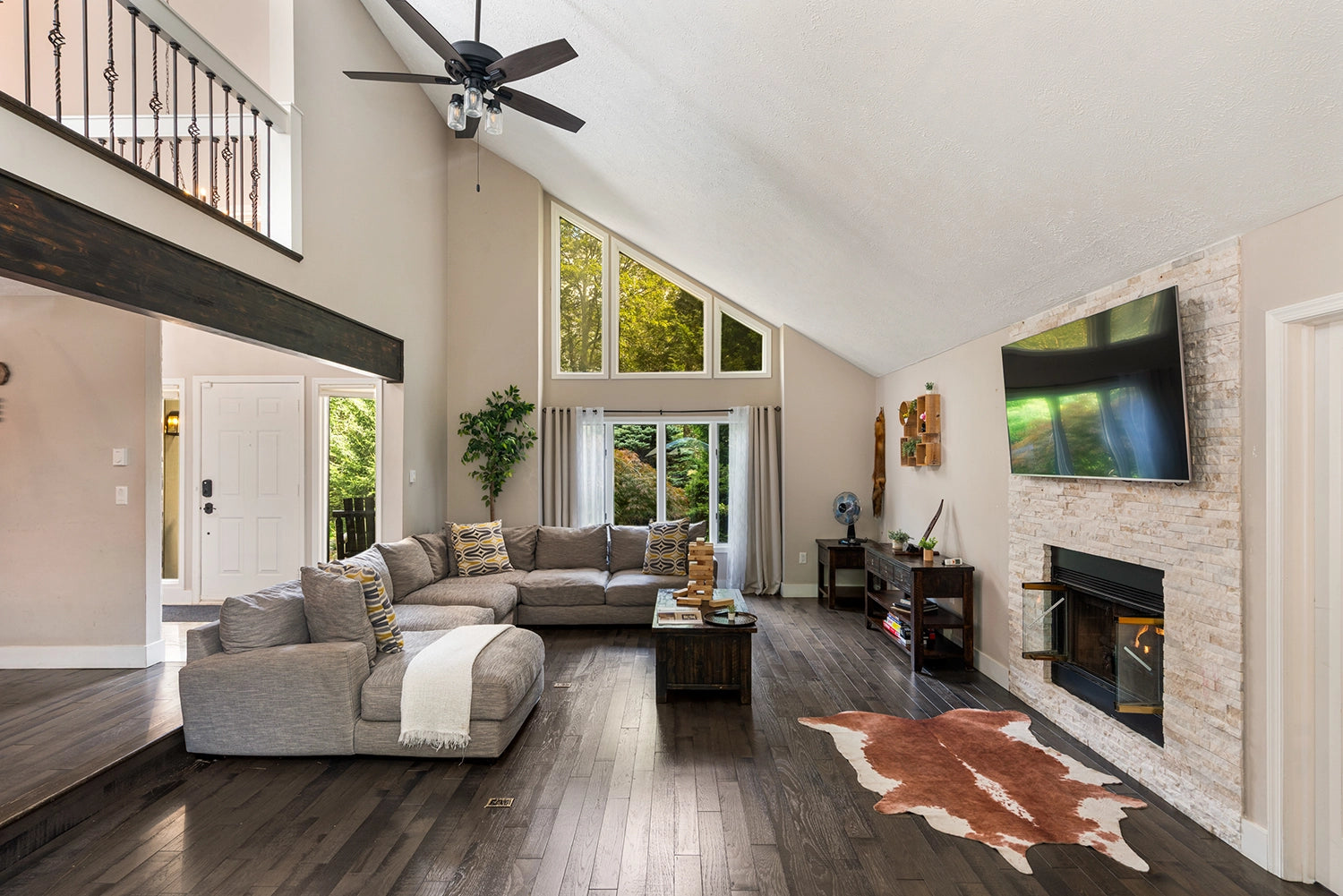 Airbnb Photography: Modern Retreat in Long Pond, PA