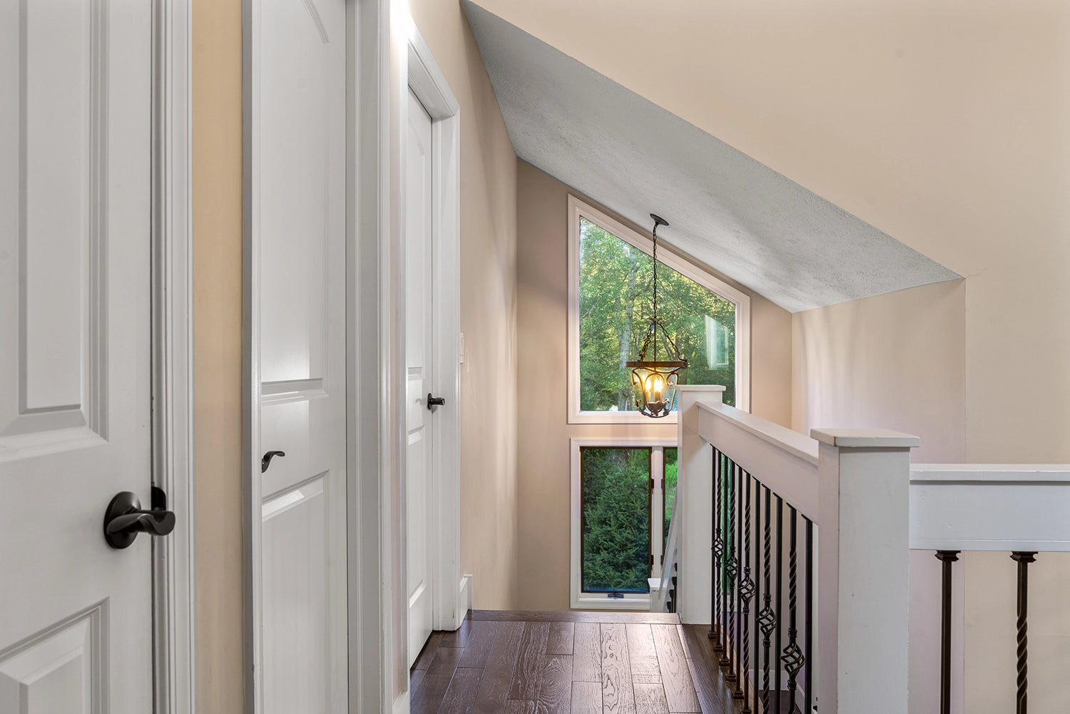 Airbnb Photography: Modern Retreat in Long Pond, PA