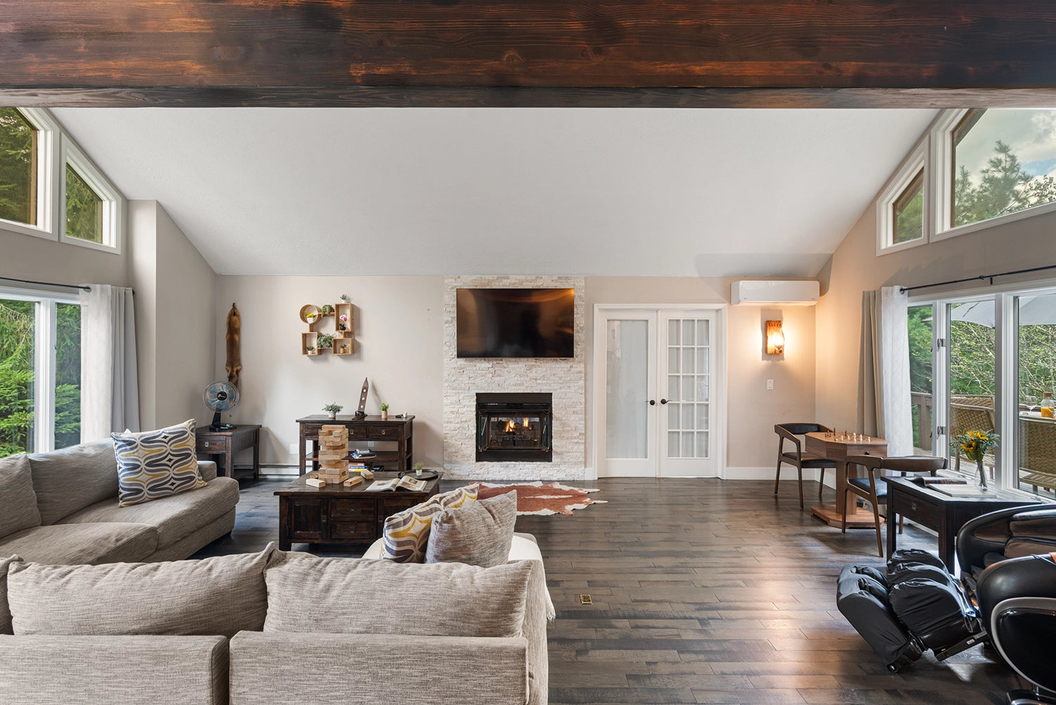 Airbnb Photography: Modern Retreat in Long Pond, PA