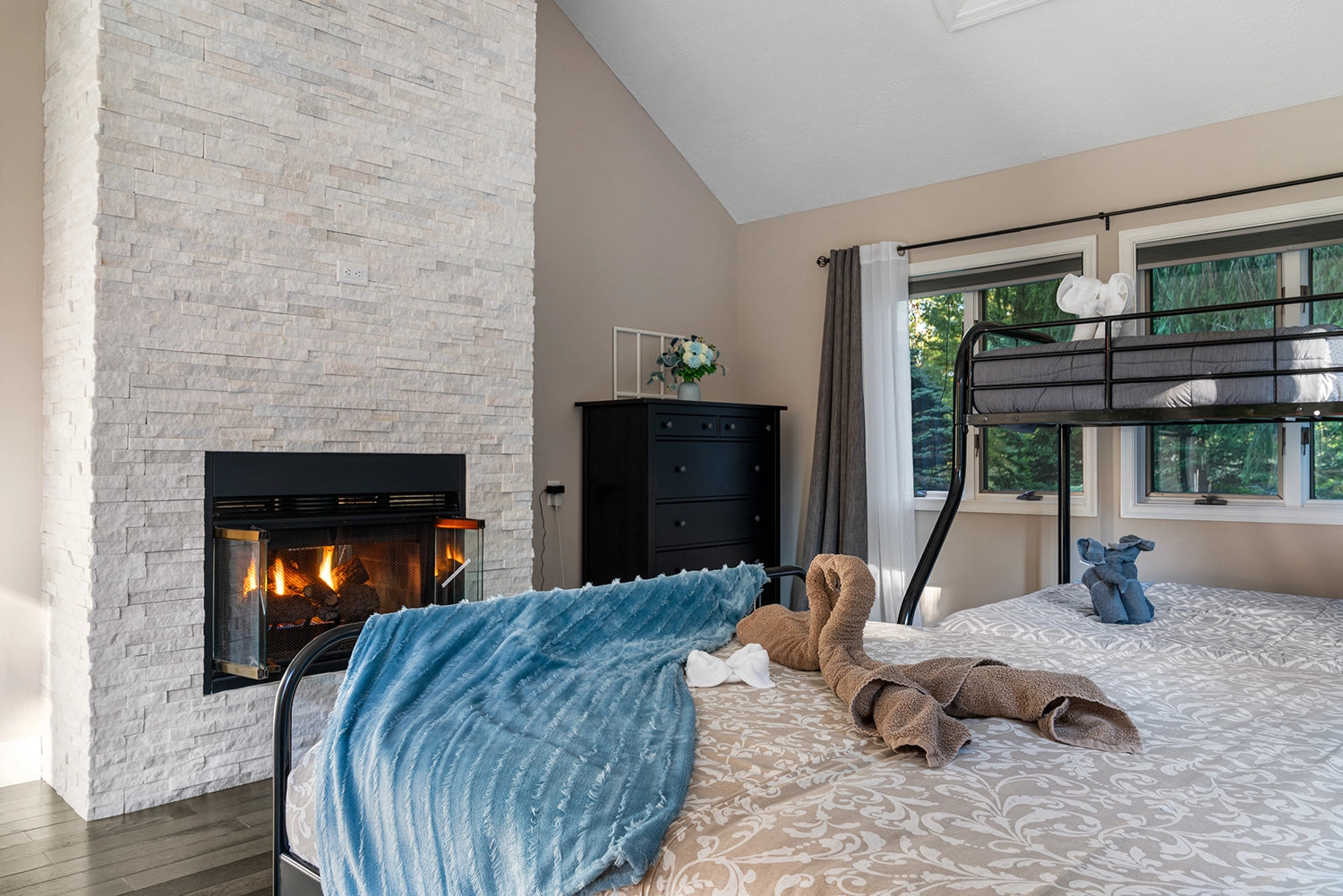 Airbnb Photography: Modern Retreat in Long Pond, PA