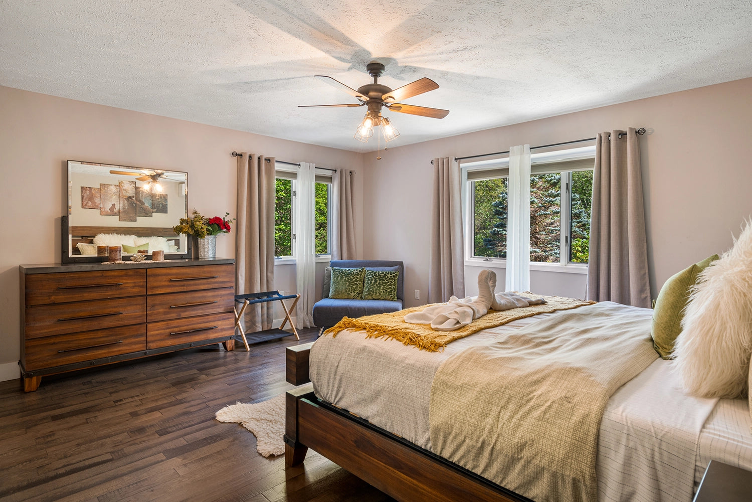 Airbnb Photography: Modern Retreat in Long Pond, PA