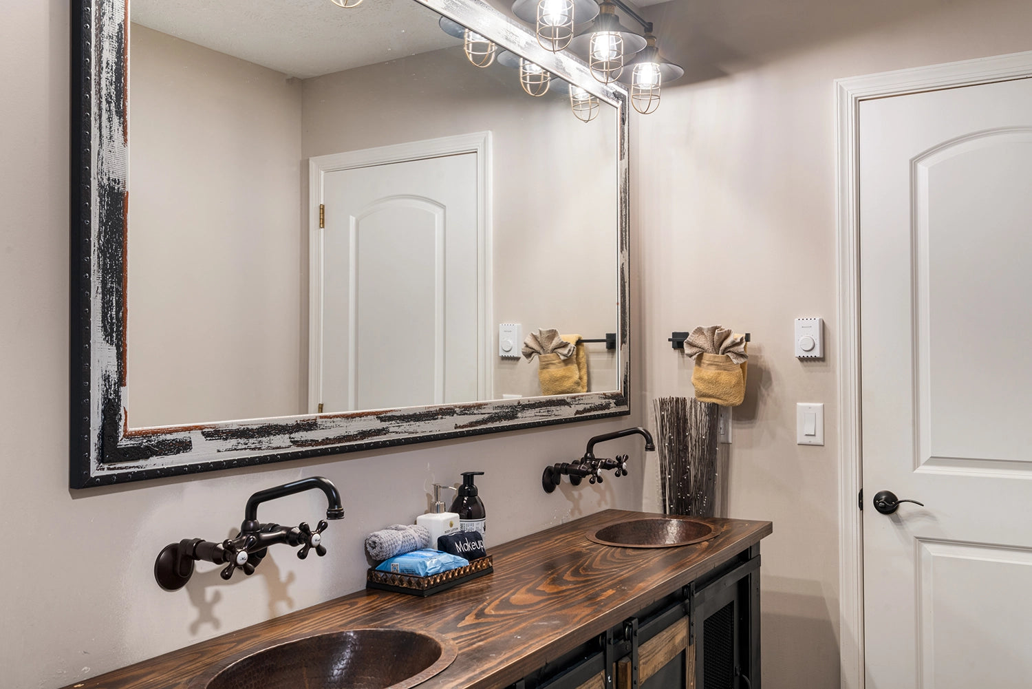 Airbnb Photography: Modern Retreat in Long Pond, PA