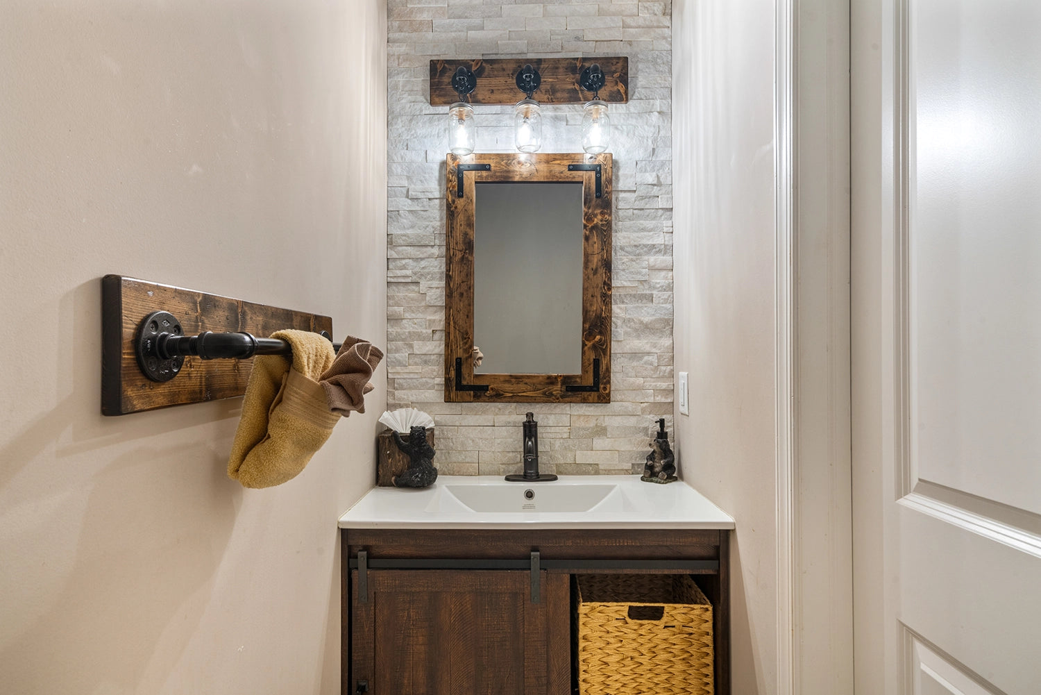 Airbnb Photography: Modern Retreat in Long Pond, PA