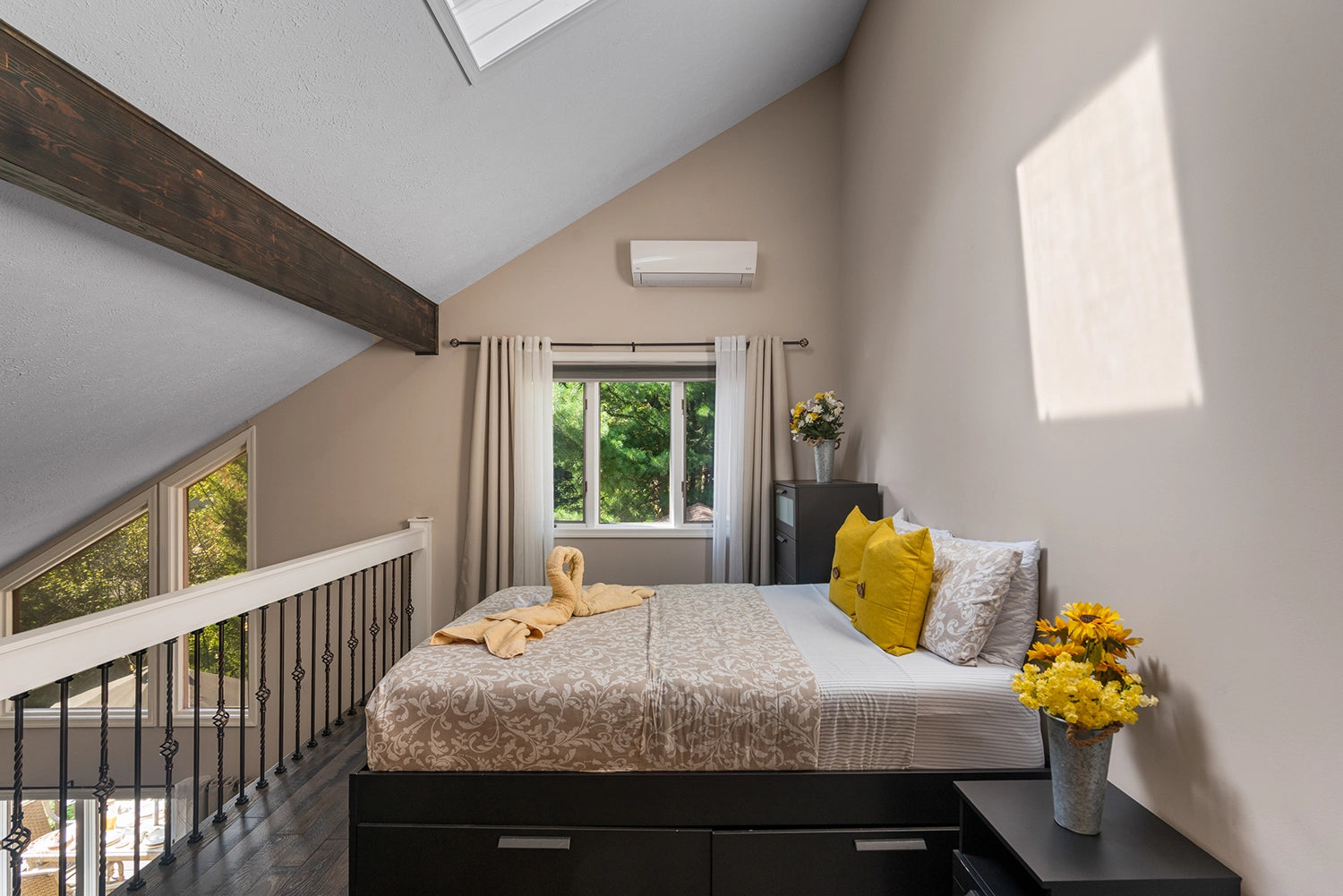 Airbnb Photography: Modern Retreat in Long Pond, PA