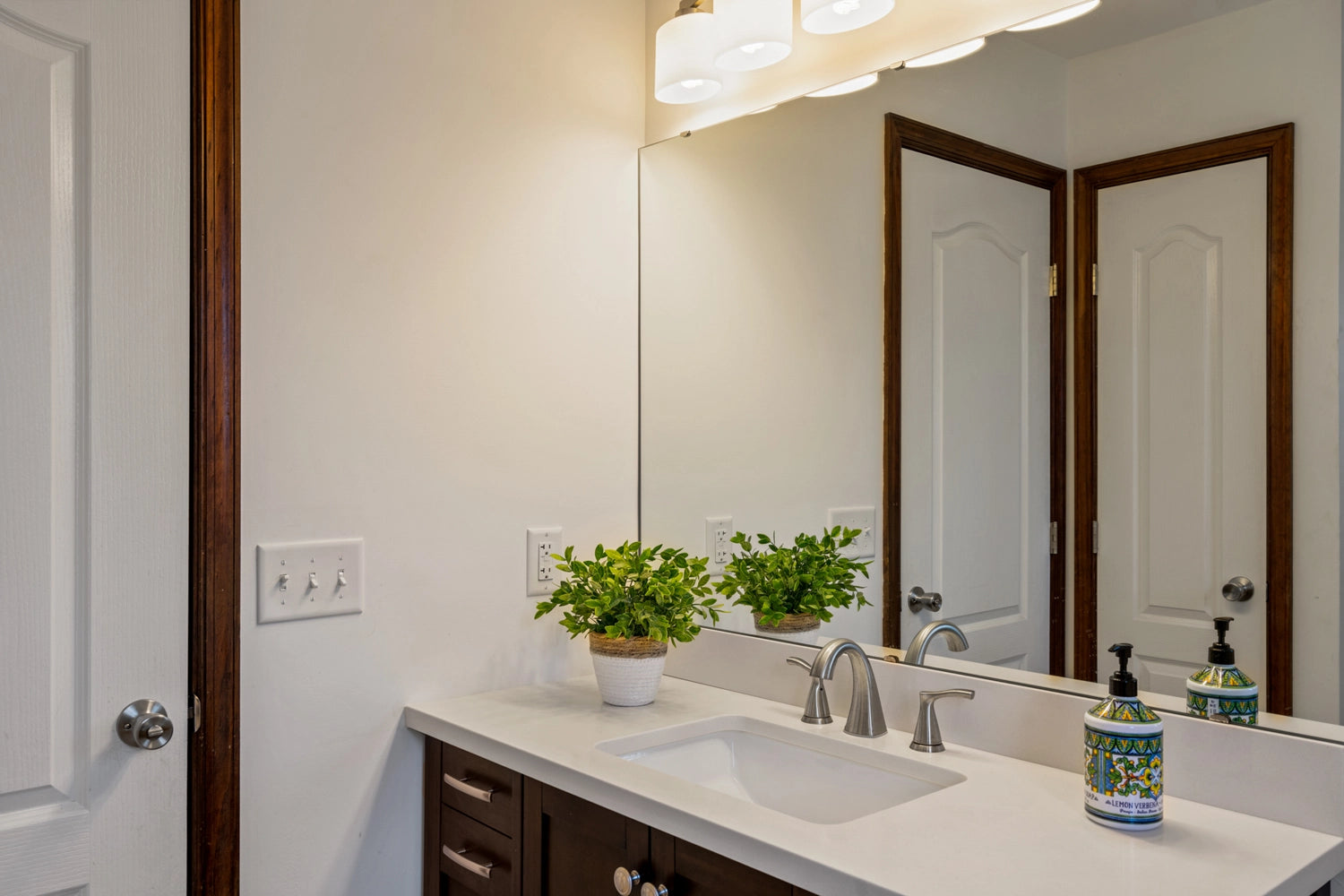 Airbnb Photography: Serene Poconos Escape in Tobyhanna, PA