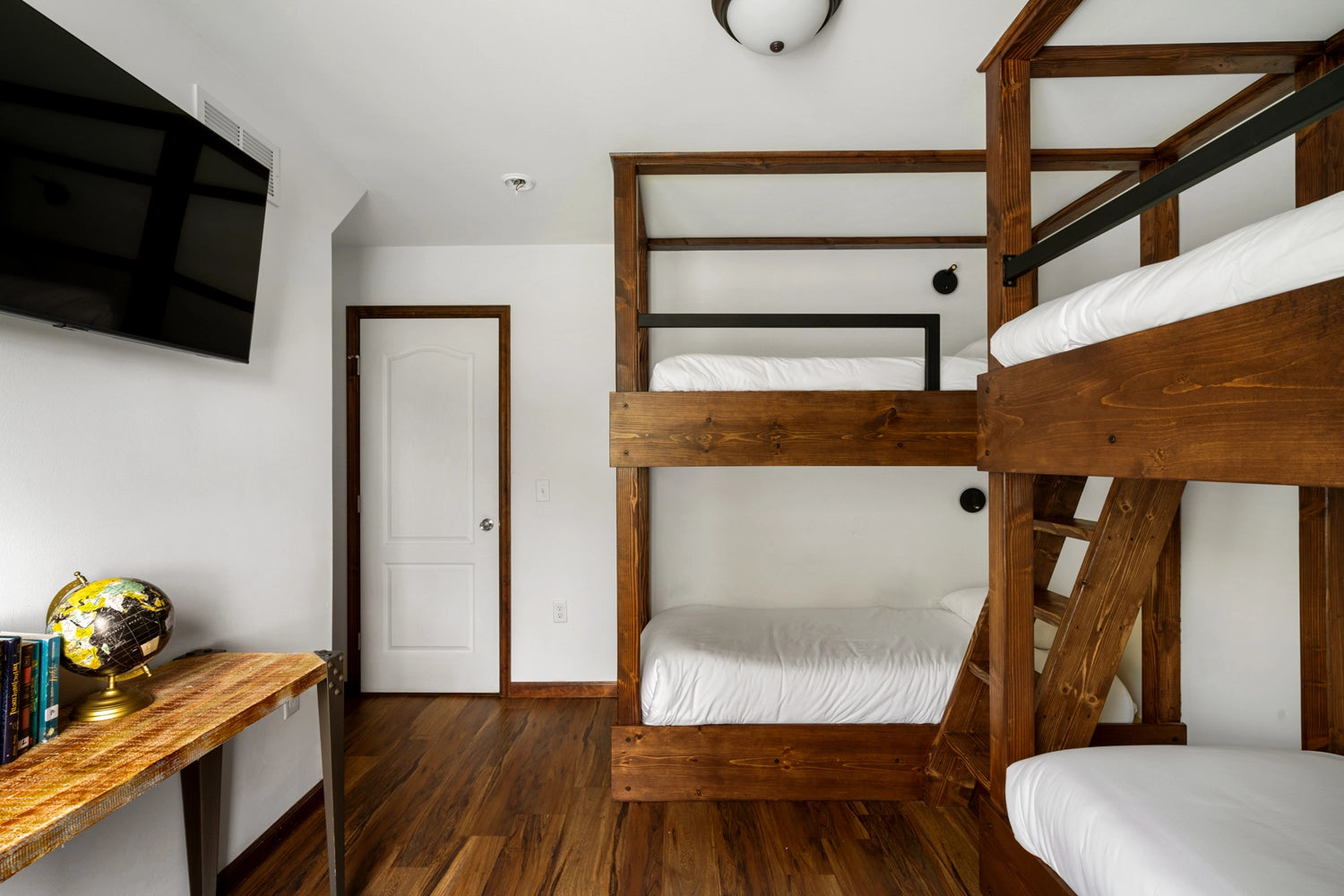 Airbnb Photography: Serene Poconos Escape in Tobyhanna, PA