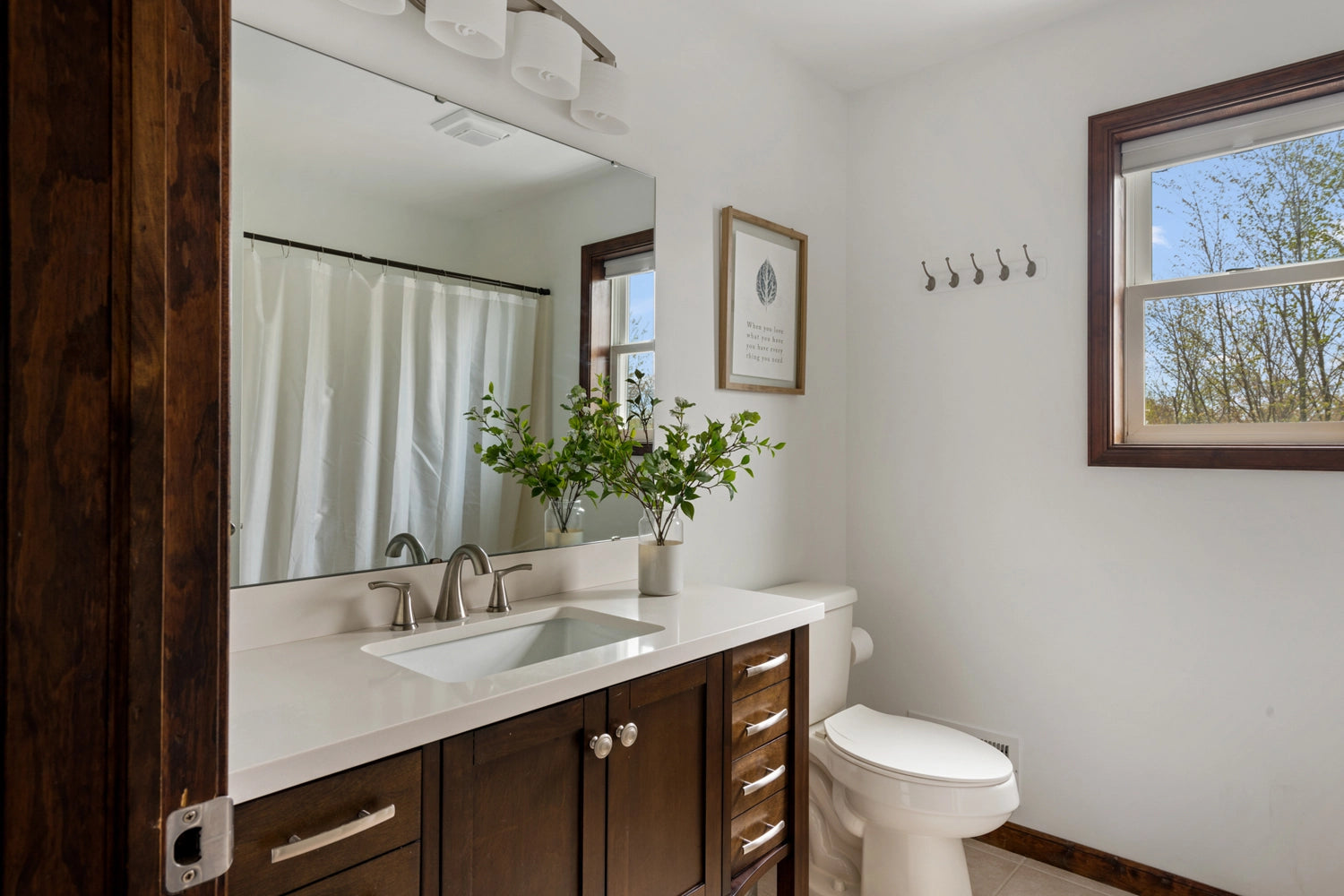 Airbnb Photography: Serene Poconos Escape in Tobyhanna, PA