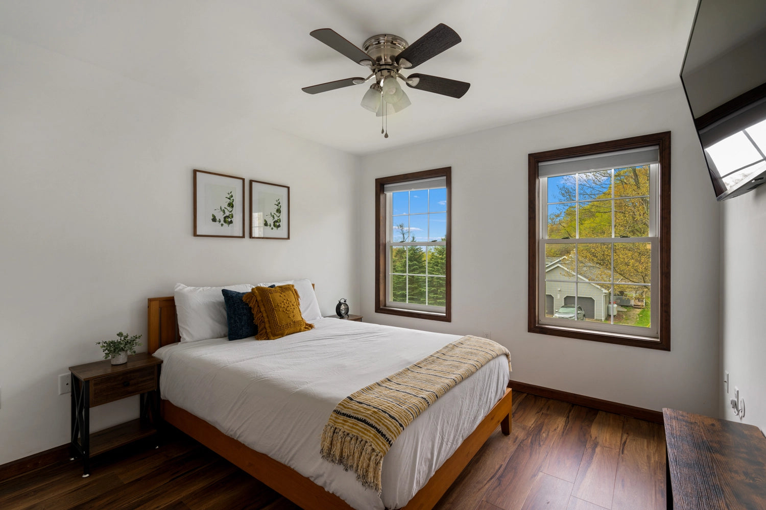 Airbnb Photography: Serene Poconos Escape in Tobyhanna, PA