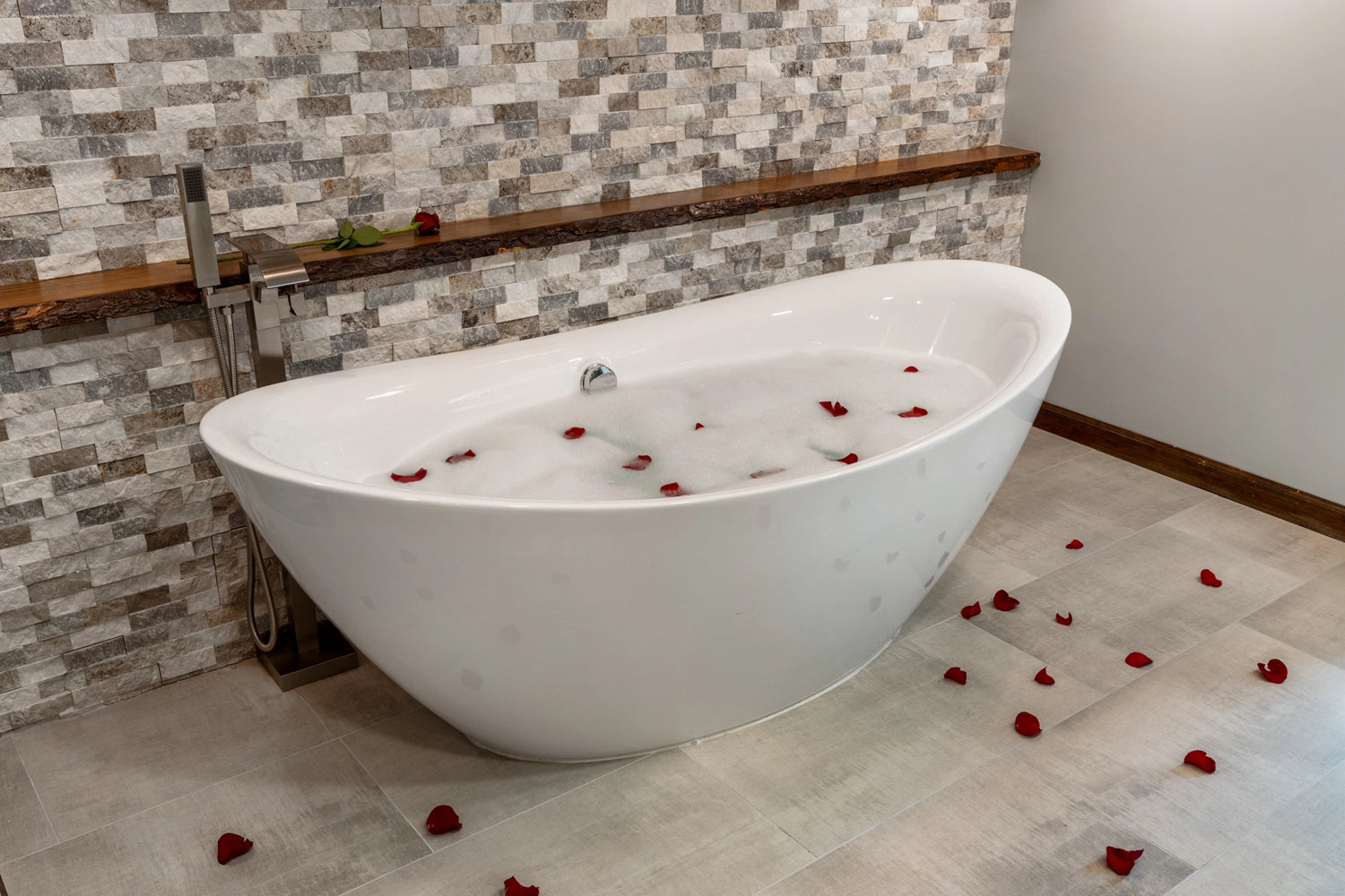 Airbnb Photography: Serene Poconos Escape in Tobyhanna, PA