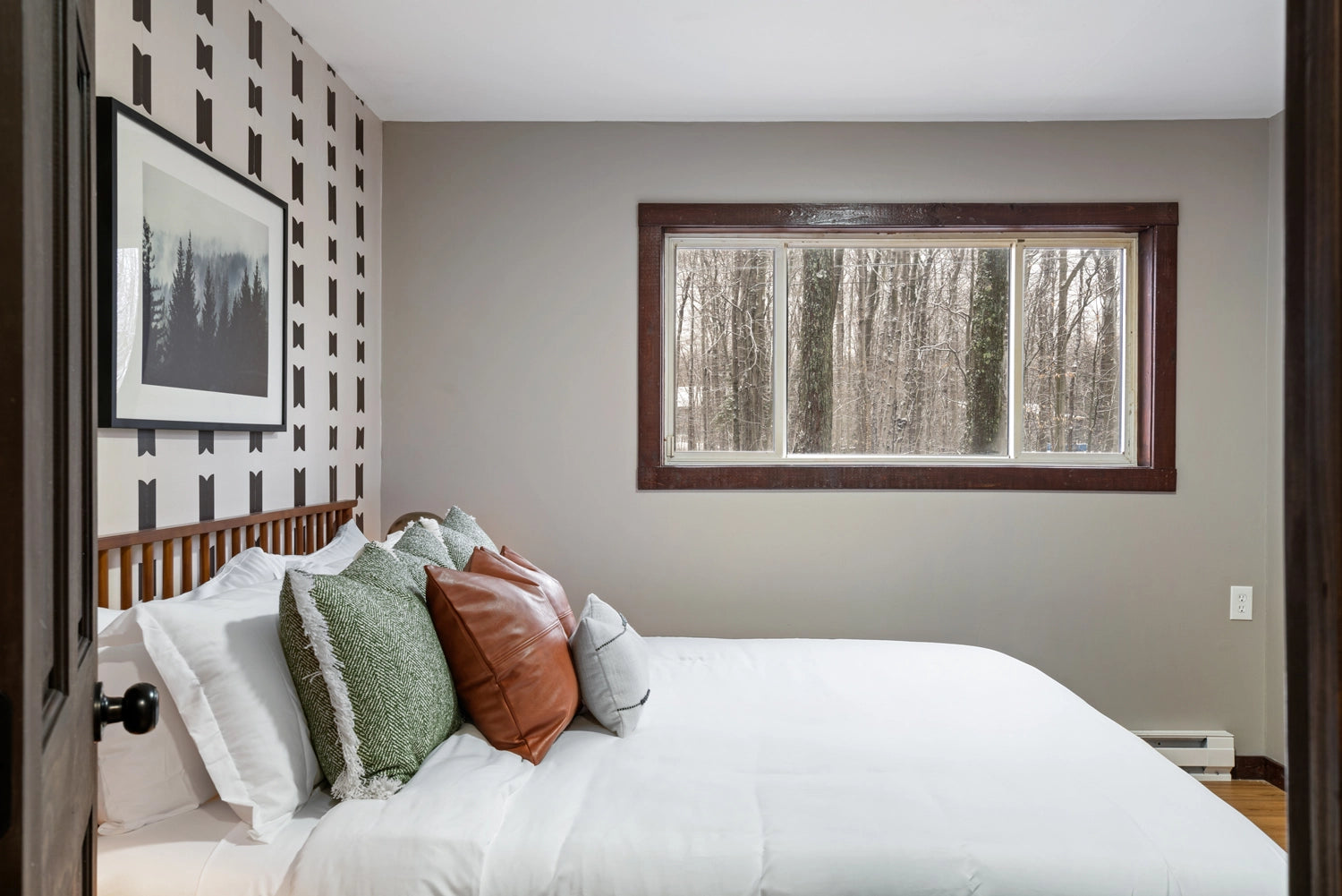 Airbnb Photography: Modern Chalet with Game Room in Tobyhanna, PA