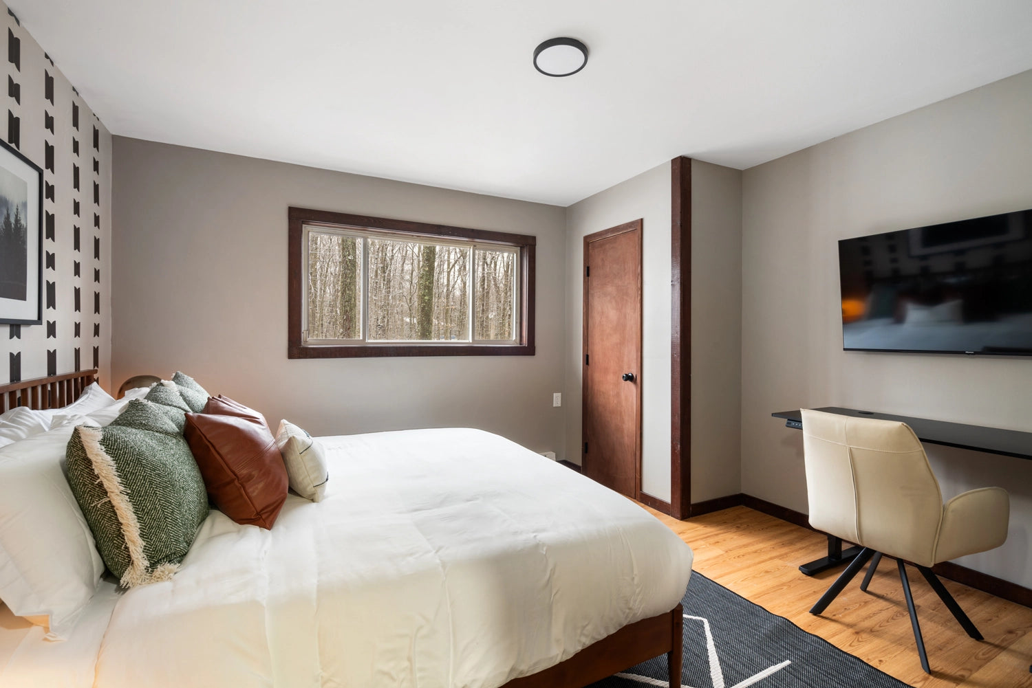 Airbnb Photography: Modern Chalet with Game Room in Tobyhanna, PA