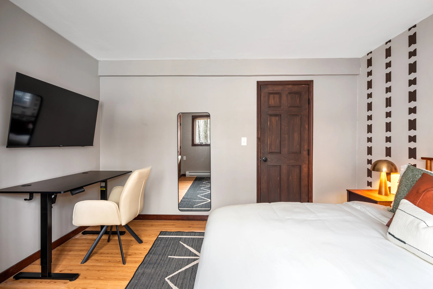 Airbnb Photography: Modern Chalet with Game Room in Tobyhanna, PA