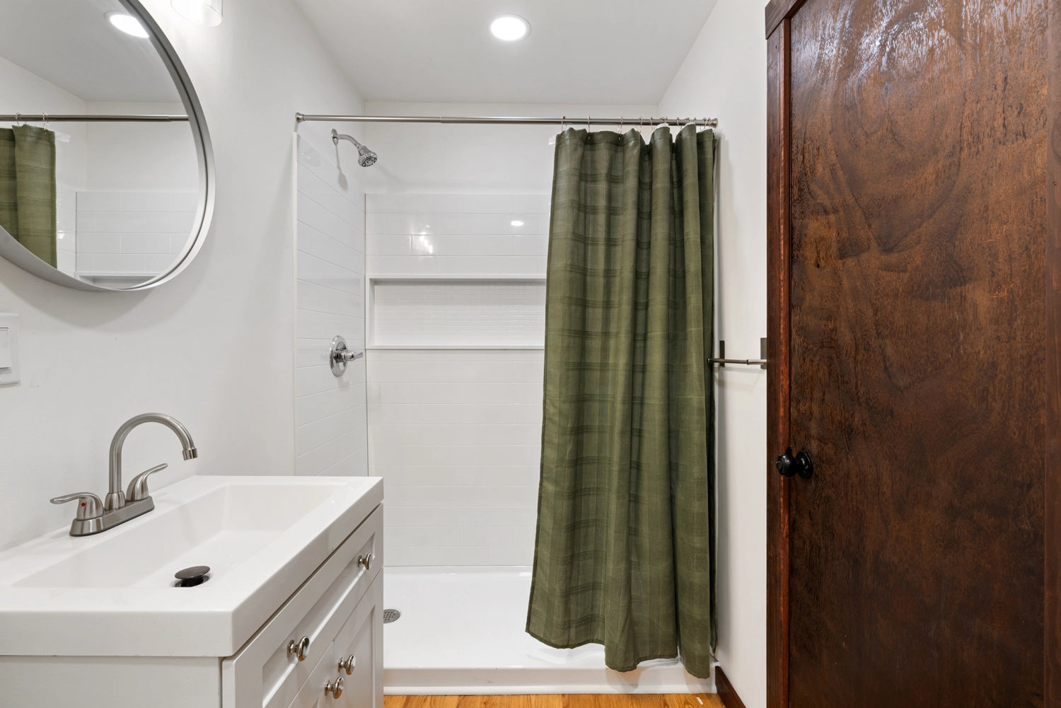 Airbnb Photography: Modern Chalet with Game Room in Tobyhanna, PA