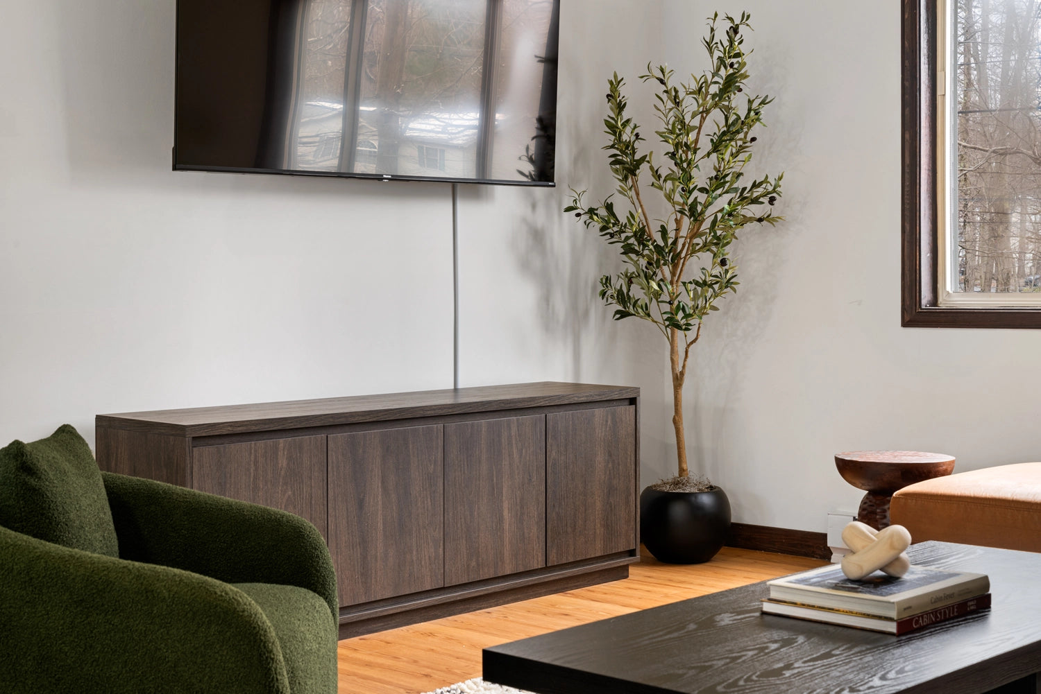 Airbnb Photography: Modern Chalet with Game Room in Tobyhanna, PA