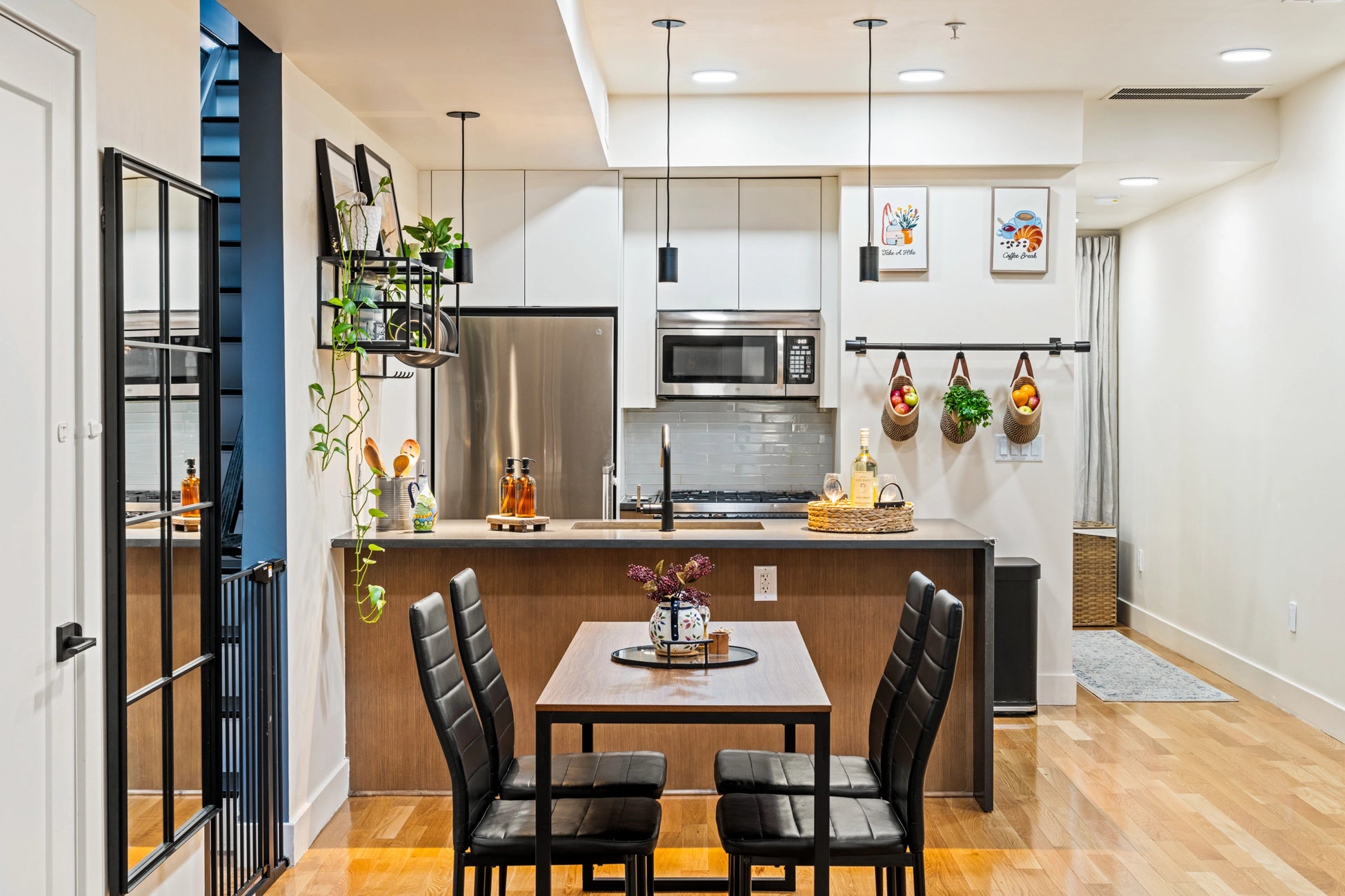 Airbnb Photography: Stylish Urban Apartment With Rooftop Patio in Jersey City, NJ