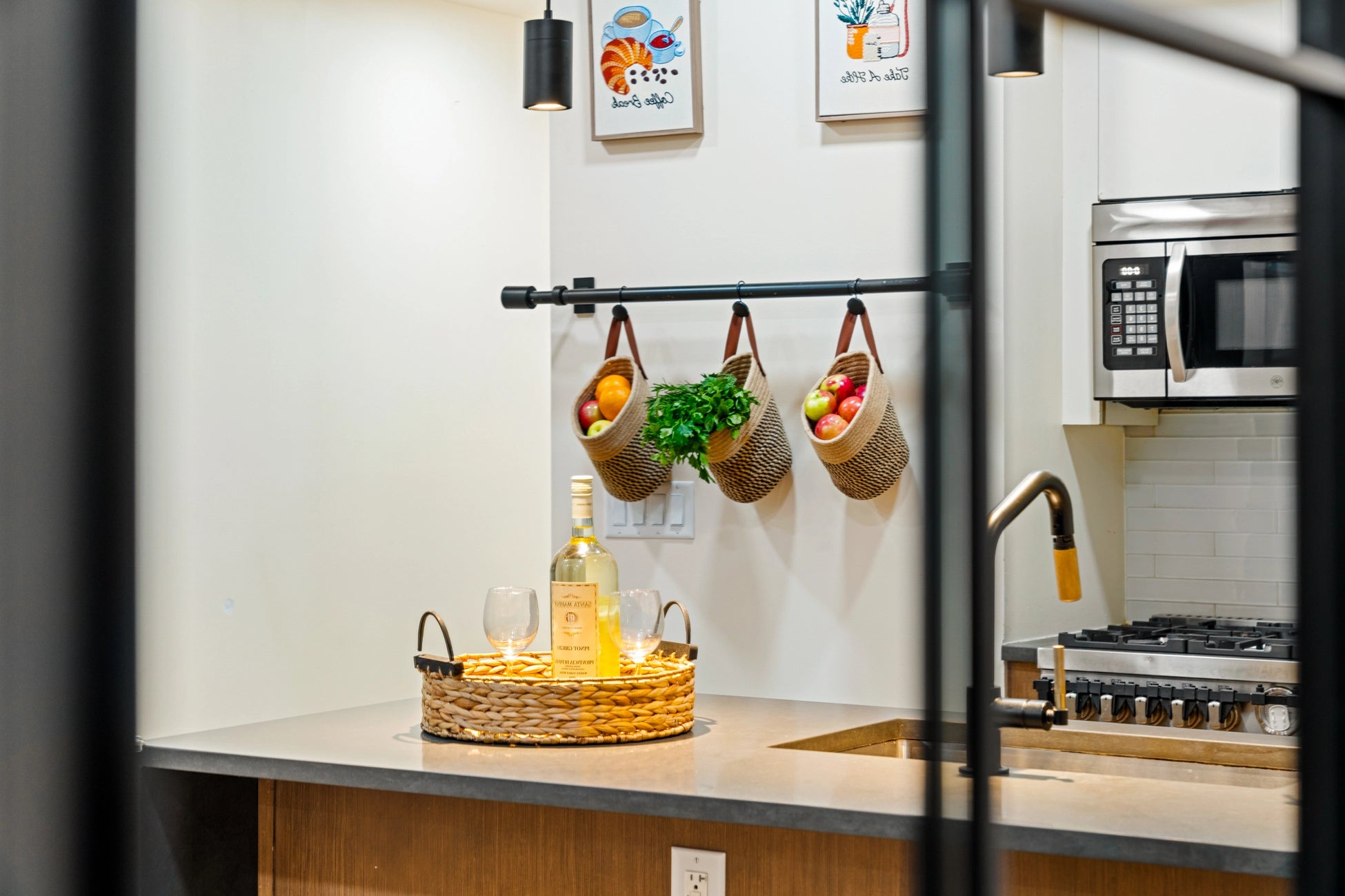 Airbnb Photography: Stylish Urban Apartment With Rooftop Patio in Jersey City, NJ