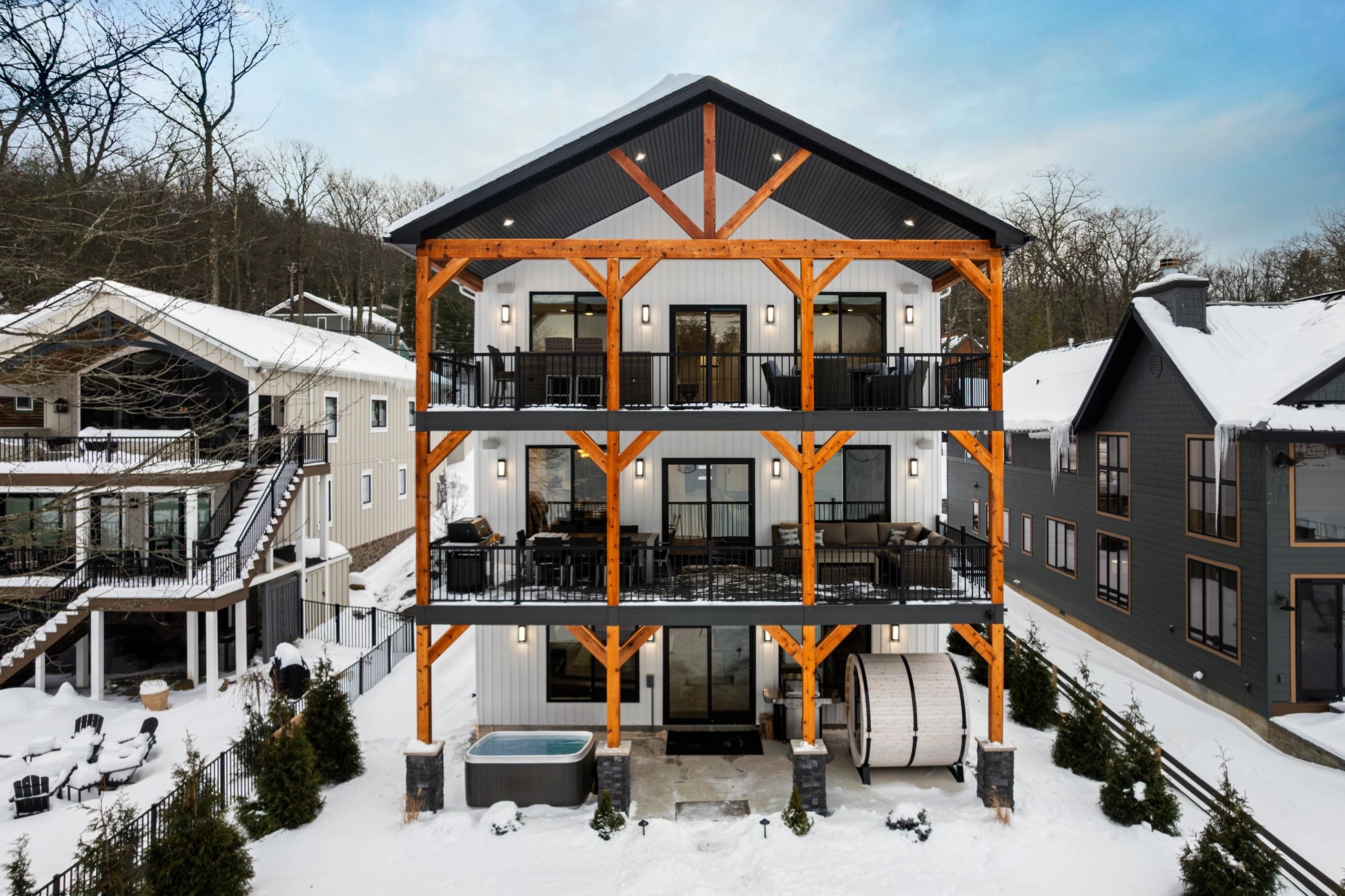 Airbnb Photography: Luxury Lakefront STR Home in Lake Harmony, PA