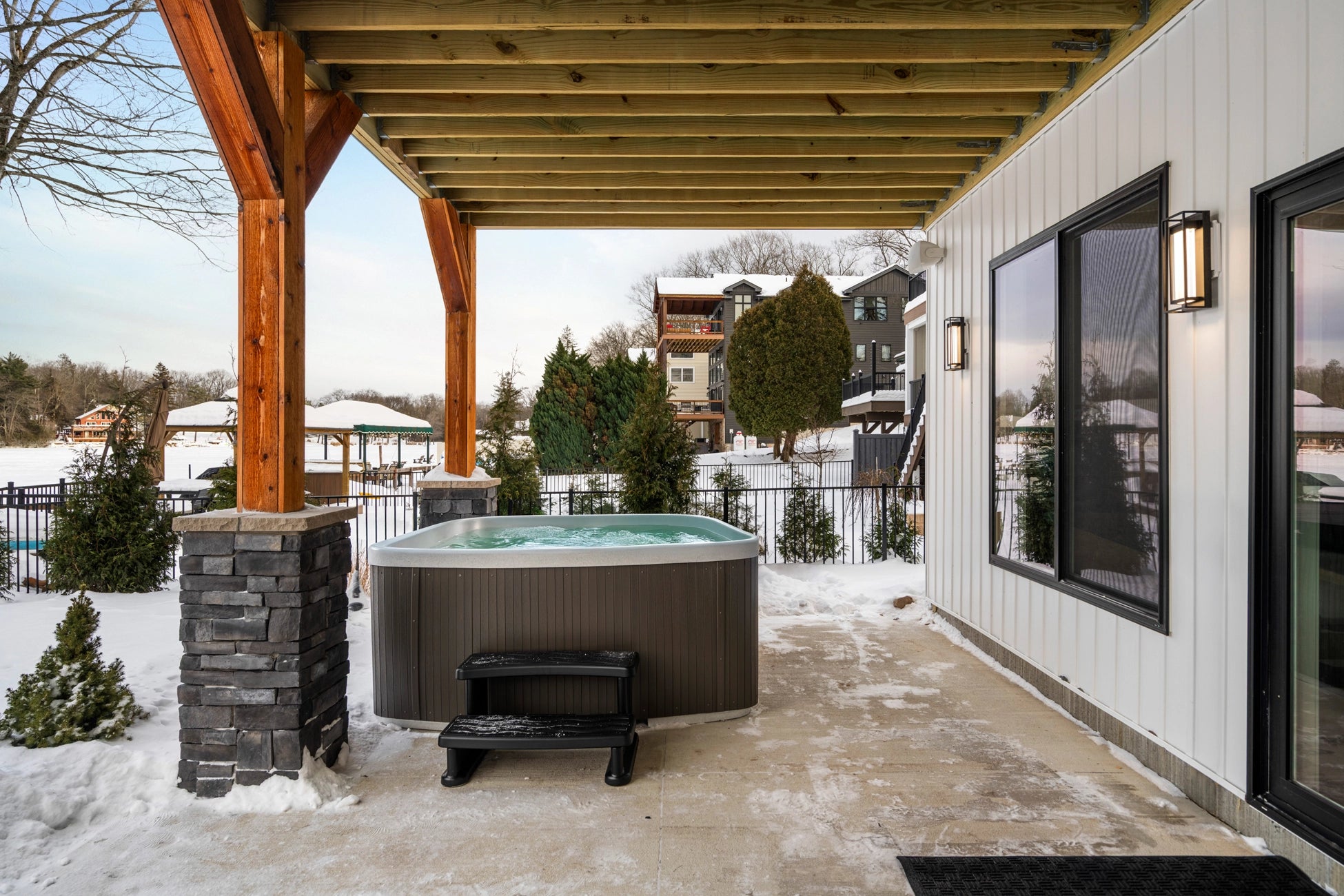 Airbnb Photography: Luxury Lakefront STR Home in Lake Harmony, PA