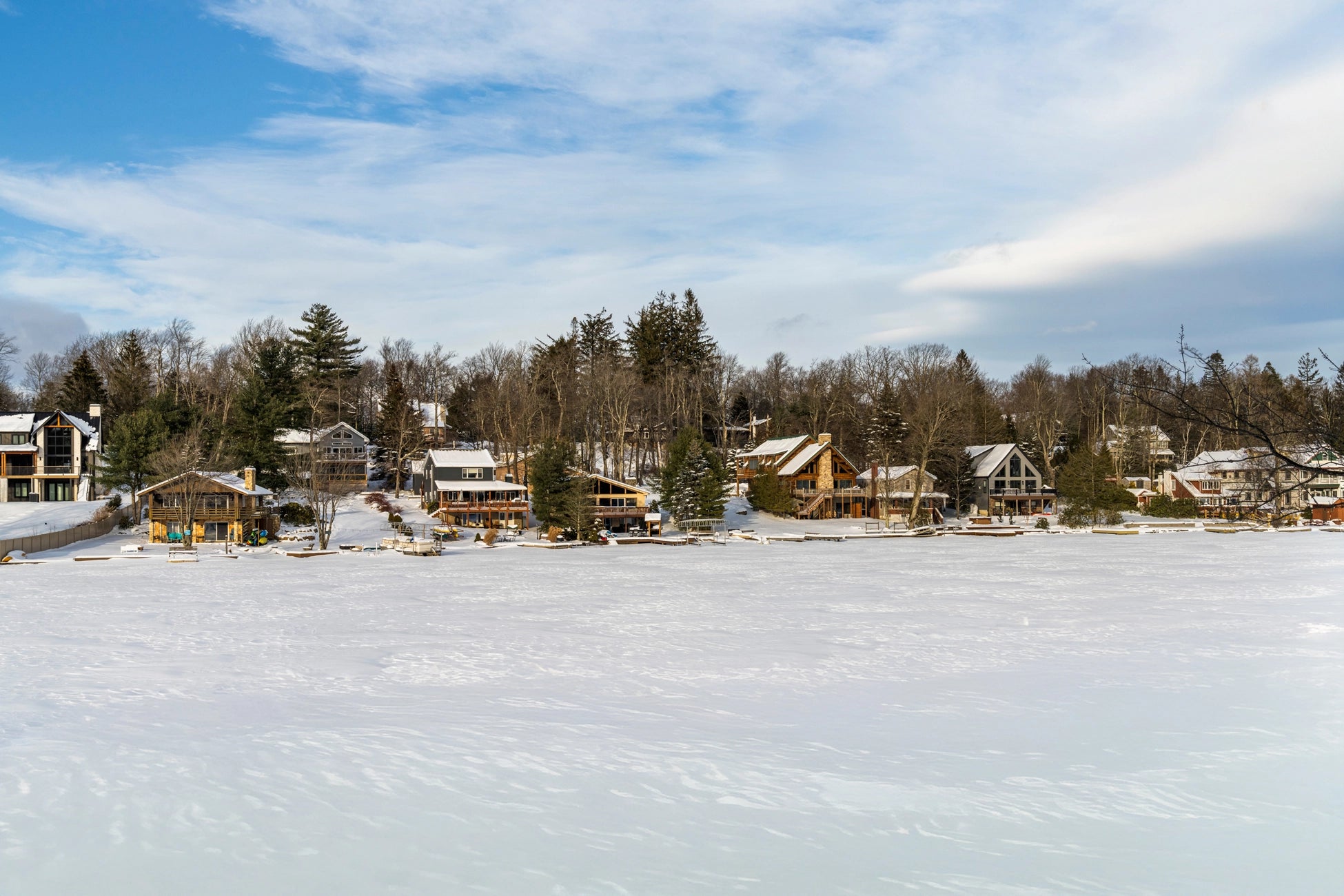 Airbnb Photography: Luxury Lakefront STR Home in Lake Harmony, PA