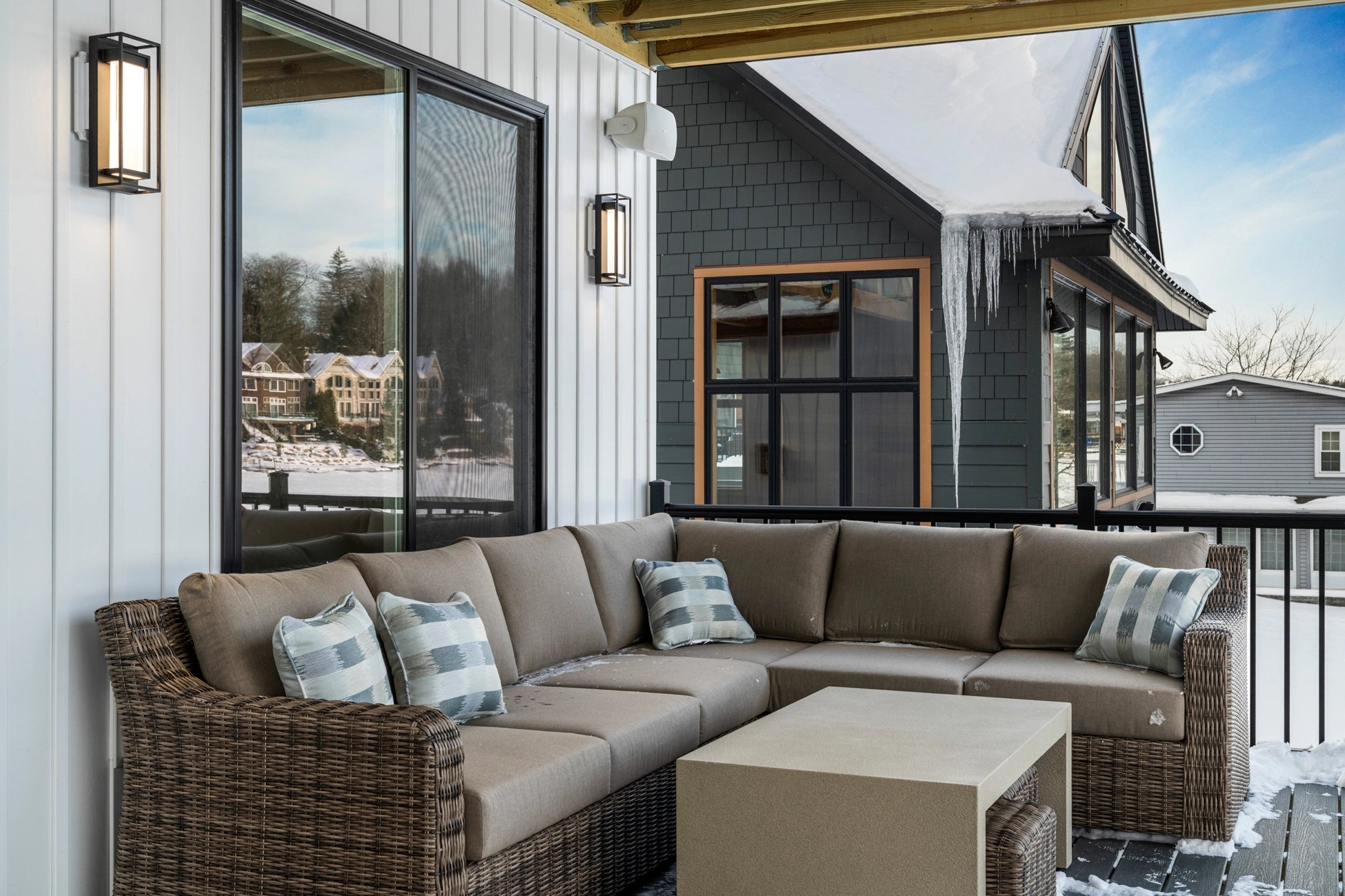 Airbnb Photography: Luxury Lakefront STR Home in Lake Harmony, PA