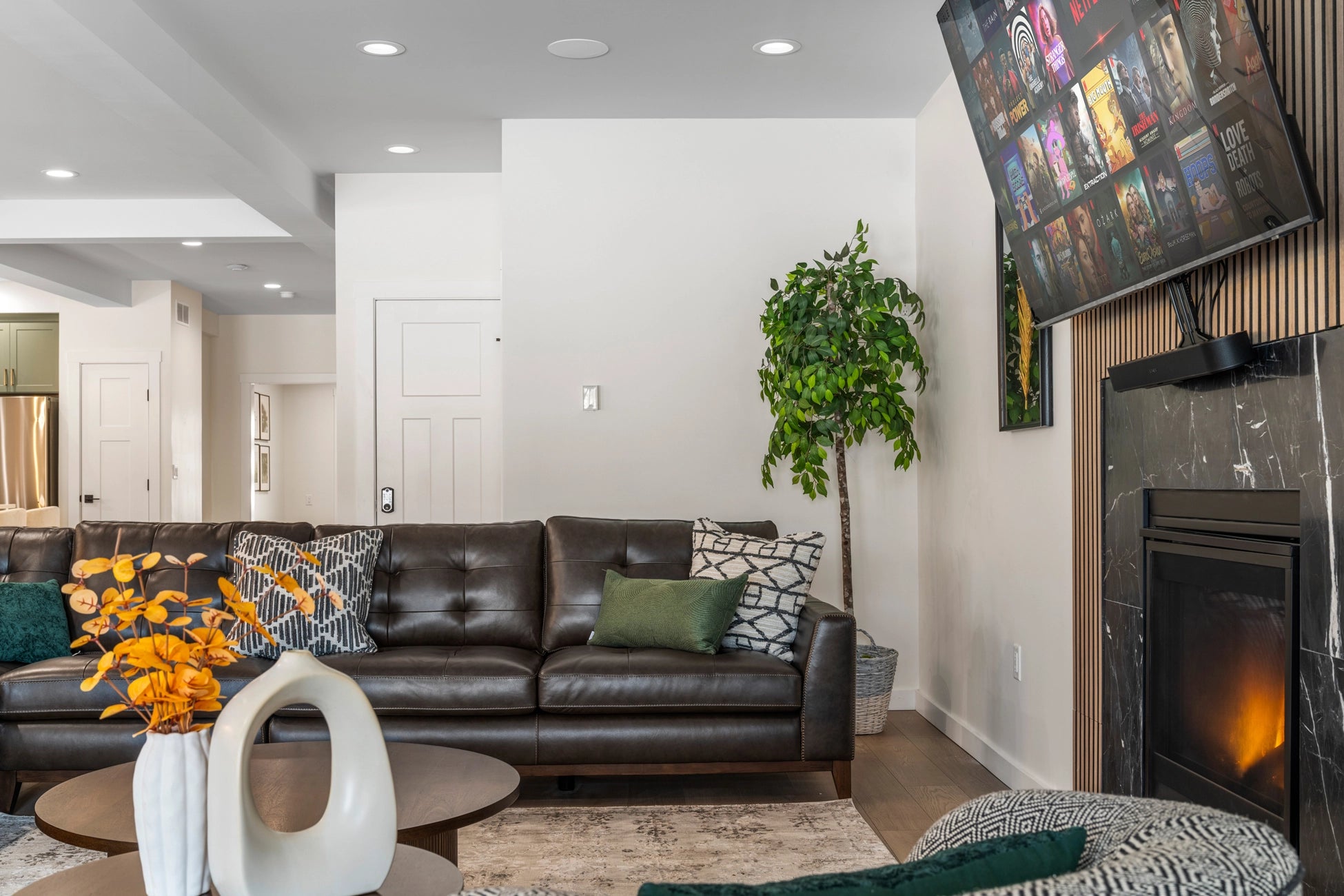 Airbnb Photography: Luxury Lakefront STR Home in Lake Harmony, PA