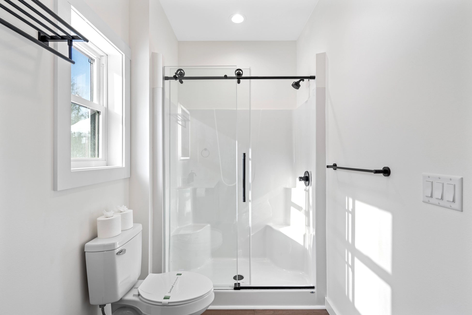 Airbnb Photography: Luxury Lakefront STR Home in Lake Harmony, PA