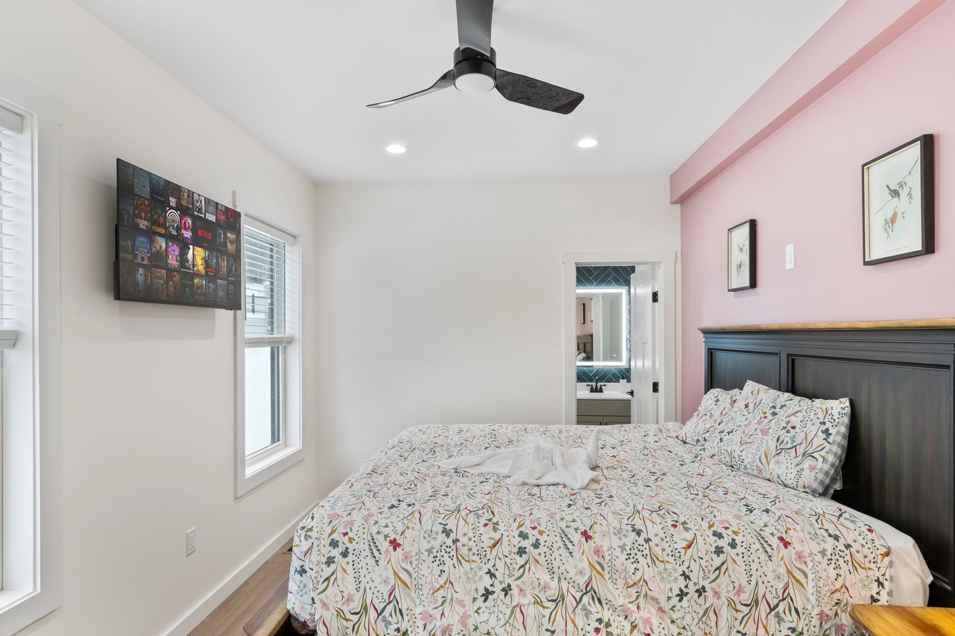 Airbnb Photography: Luxury Lakefront STR Home in Lake Harmony, PA