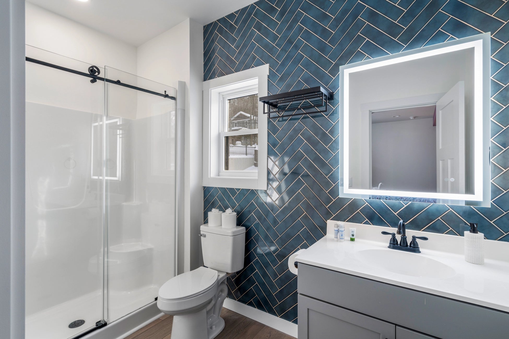 Airbnb Photography: Luxury Lakefront STR Home in Lake Harmony, PA