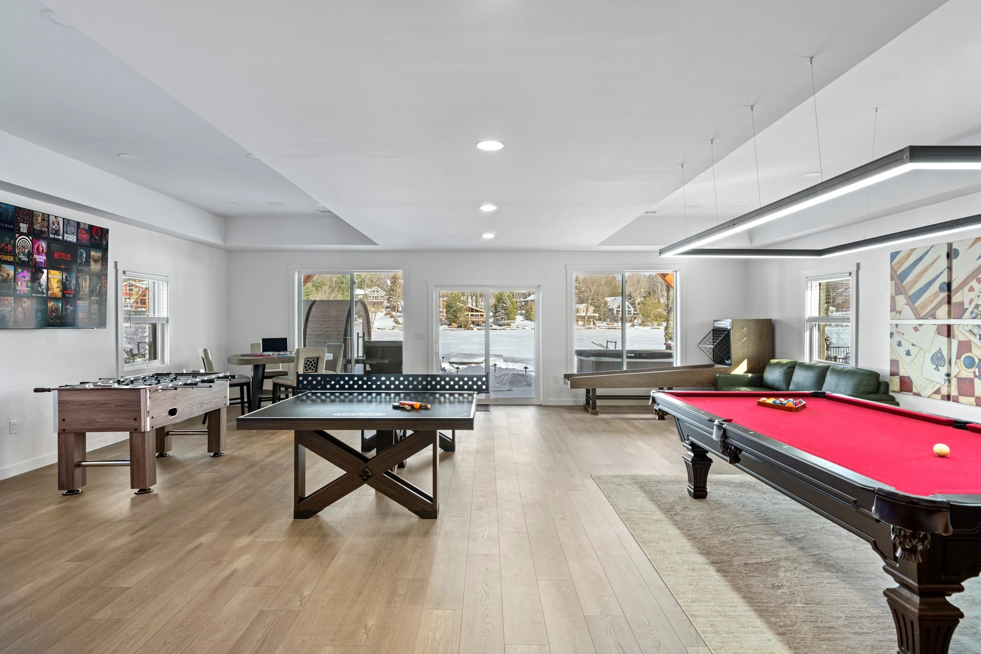 Airbnb Photography: Luxury Lakefront STR Home in Lake Harmony, PA