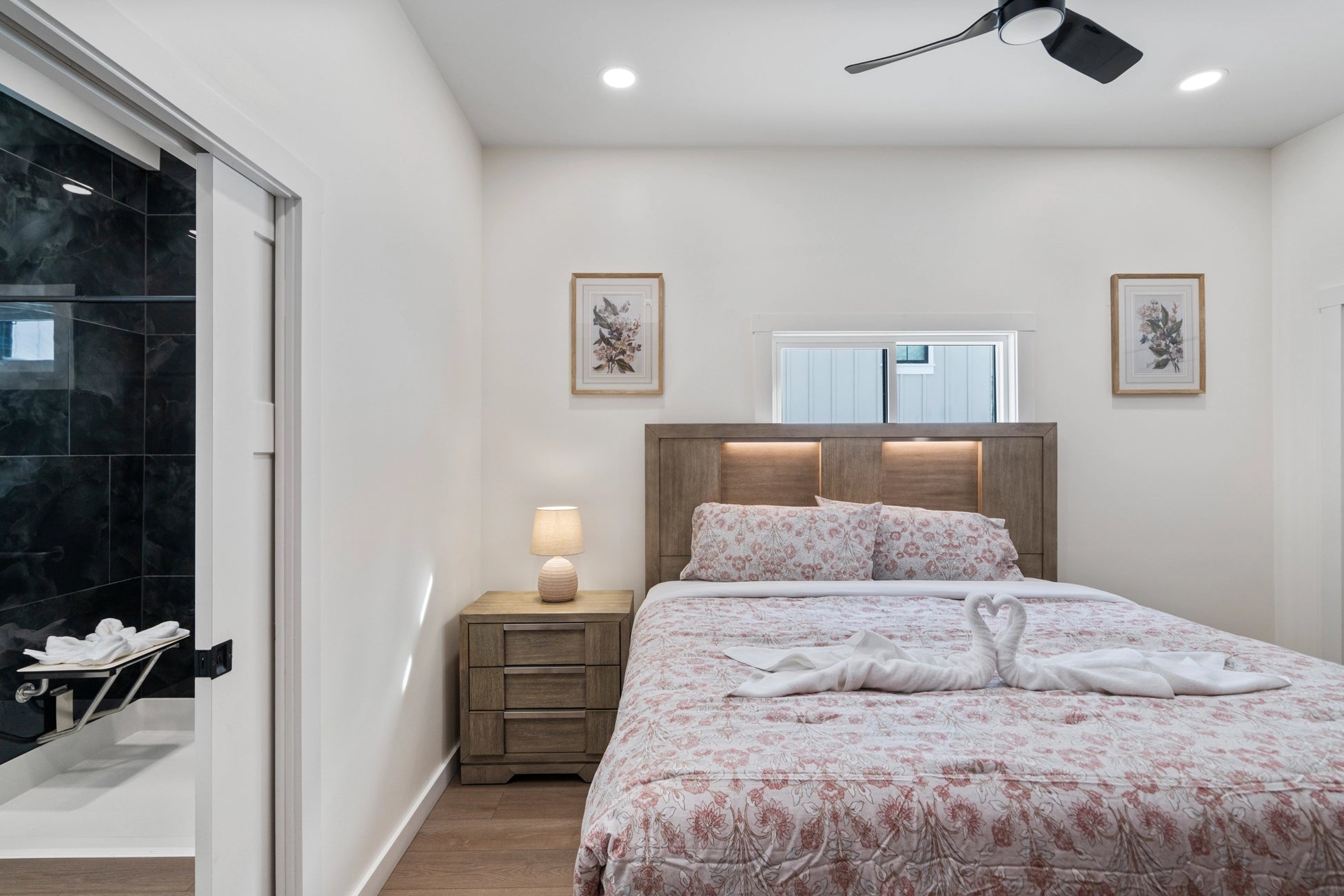 Airbnb Photography: Luxury Lakefront STR Home in Lake Harmony, PA