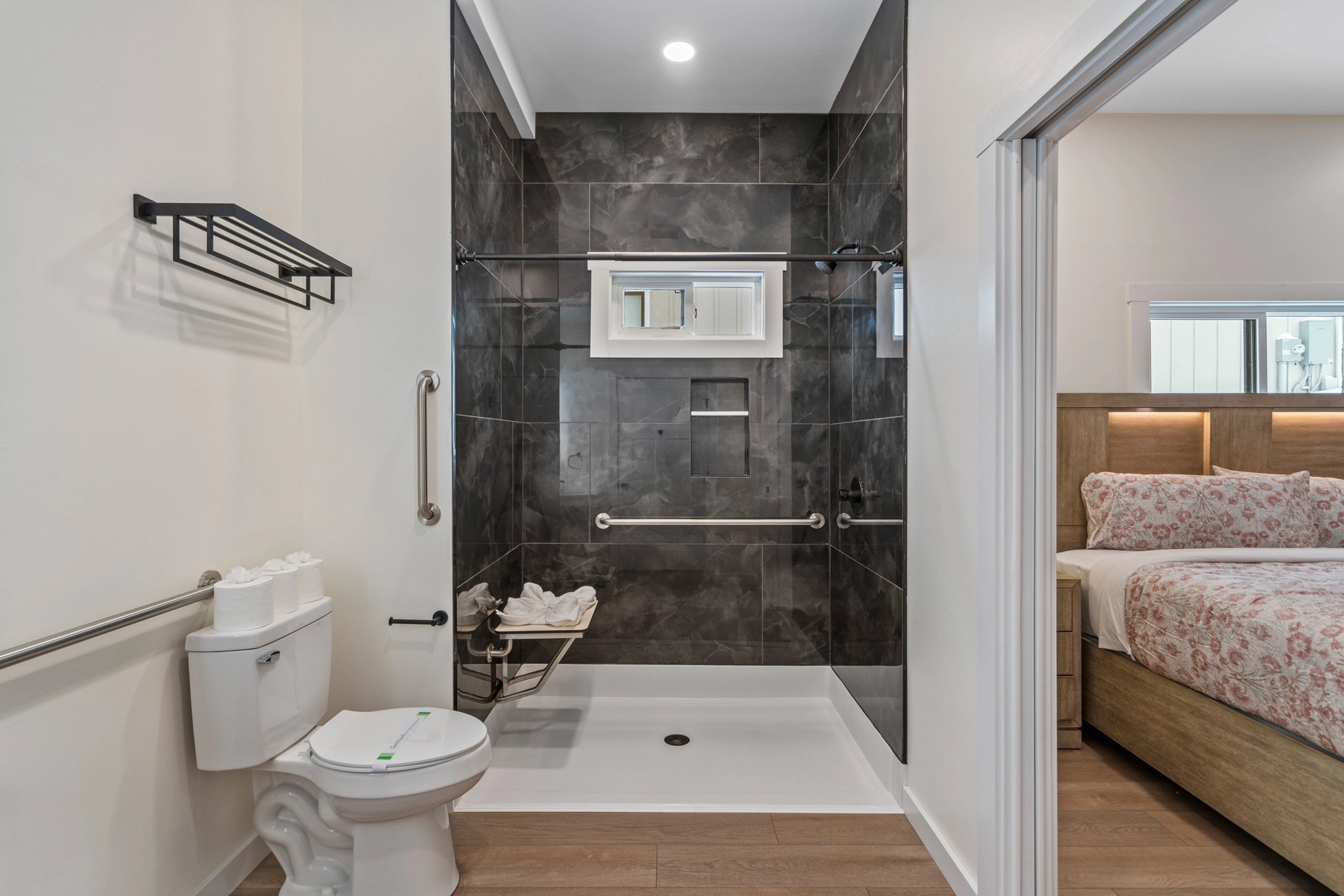 Airbnb Photography: Luxury Lakefront STR Home in Lake Harmony, PA