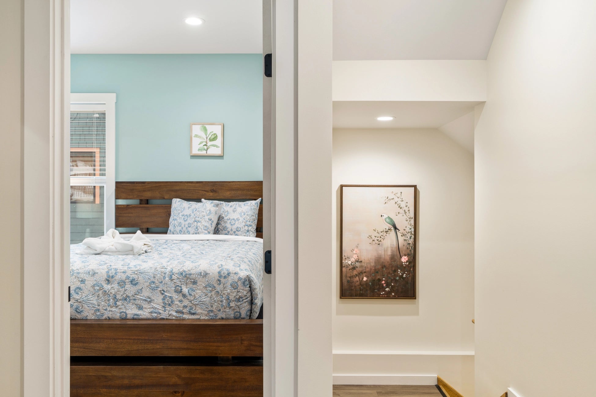 Airbnb Photography: Luxury Lakefront STR Home in Lake Harmony, PA