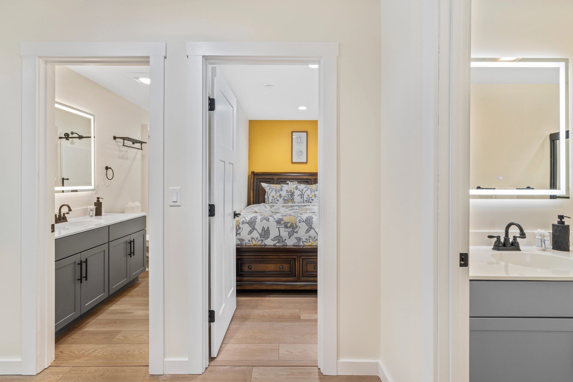 Airbnb Photography: Luxury Lakefront STR Home in Lake Harmony, PA