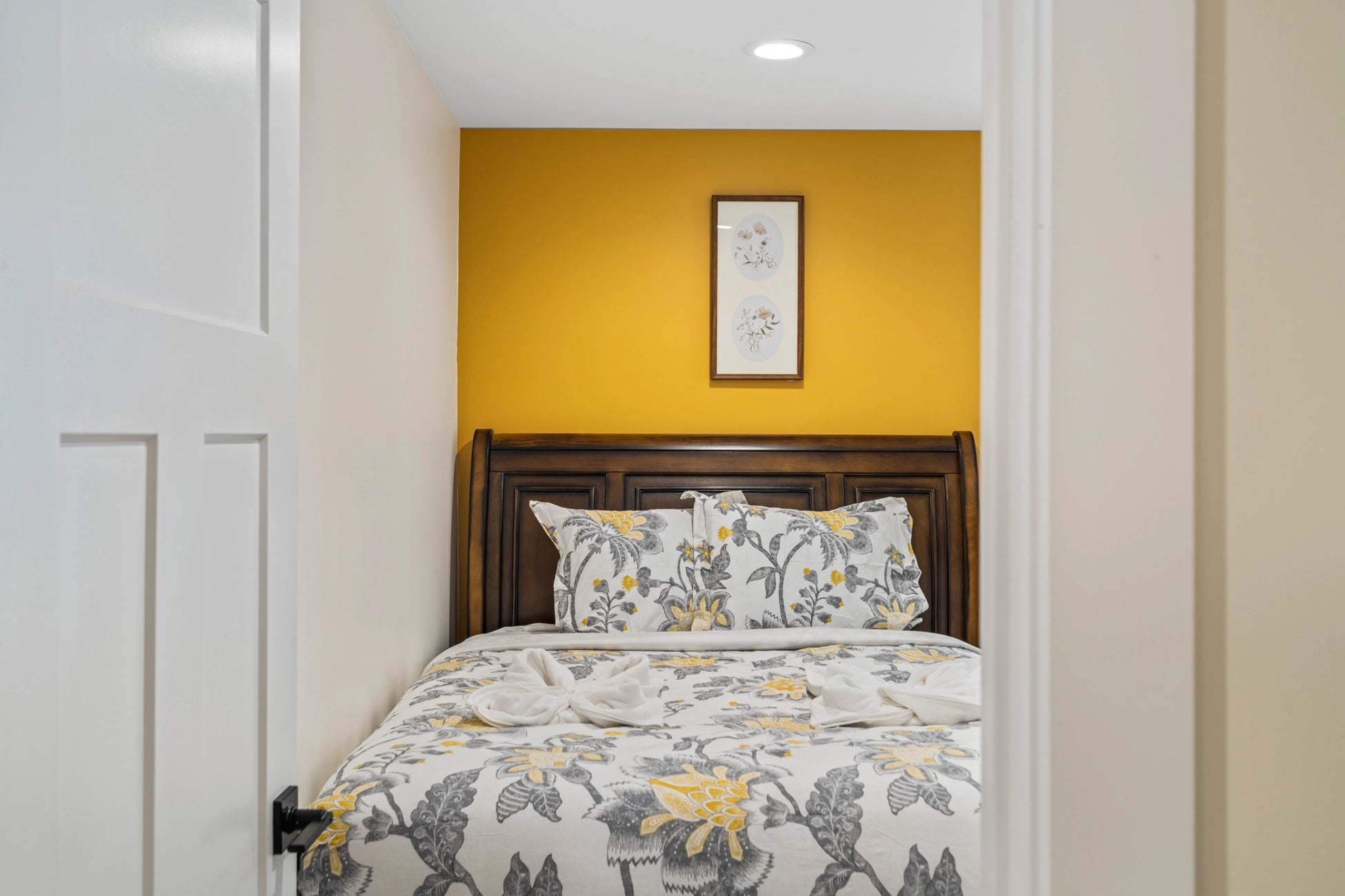 Airbnb Photography: Luxury Lakefront STR Home in Lake Harmony, PA