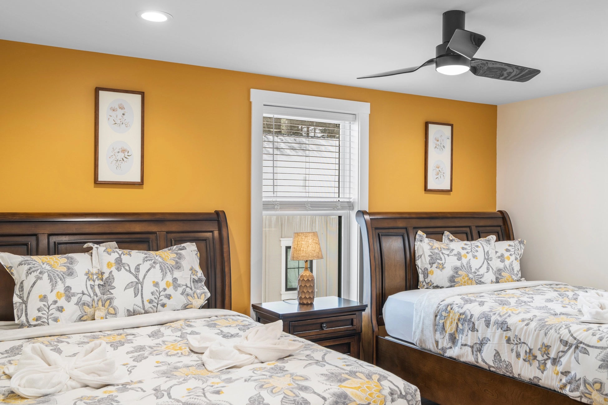 Airbnb Photography: Luxury Lakefront STR Home in Lake Harmony, PA