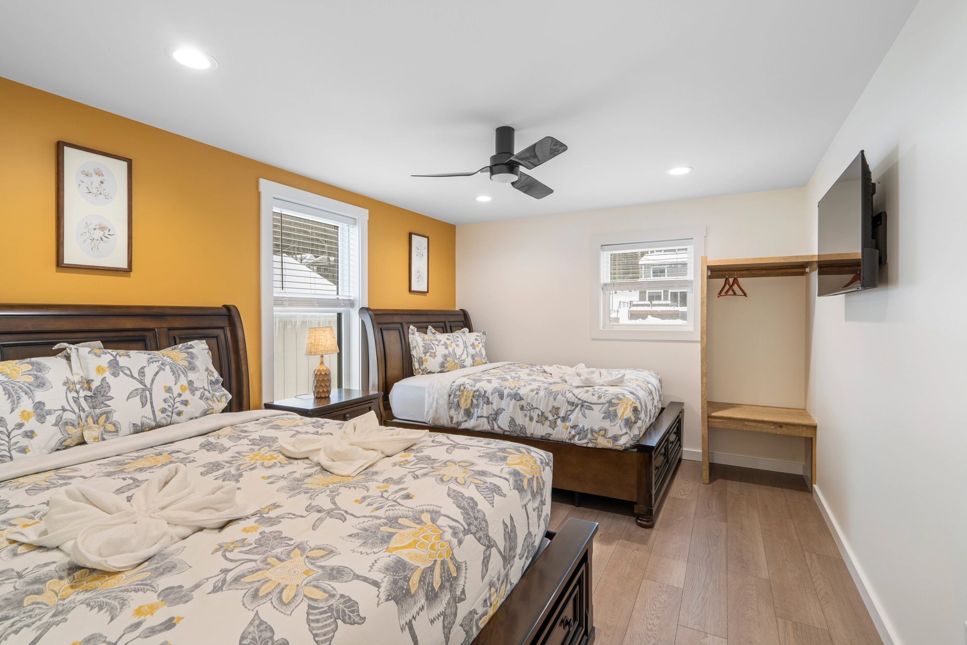 Airbnb Photography: Luxury Lakefront STR Home in Lake Harmony, PA