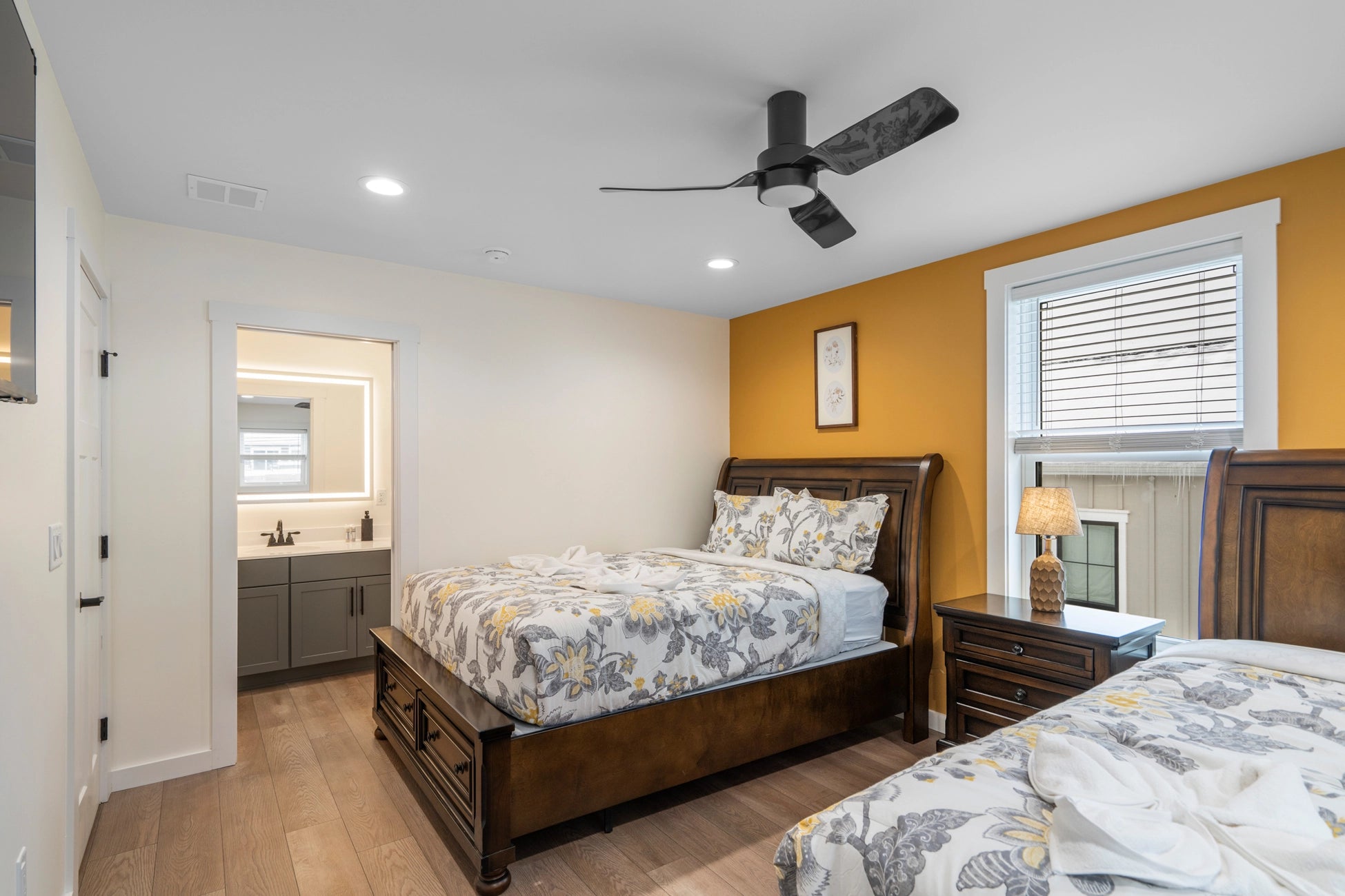 Airbnb Photography: Luxury Lakefront STR Home in Lake Harmony, PA